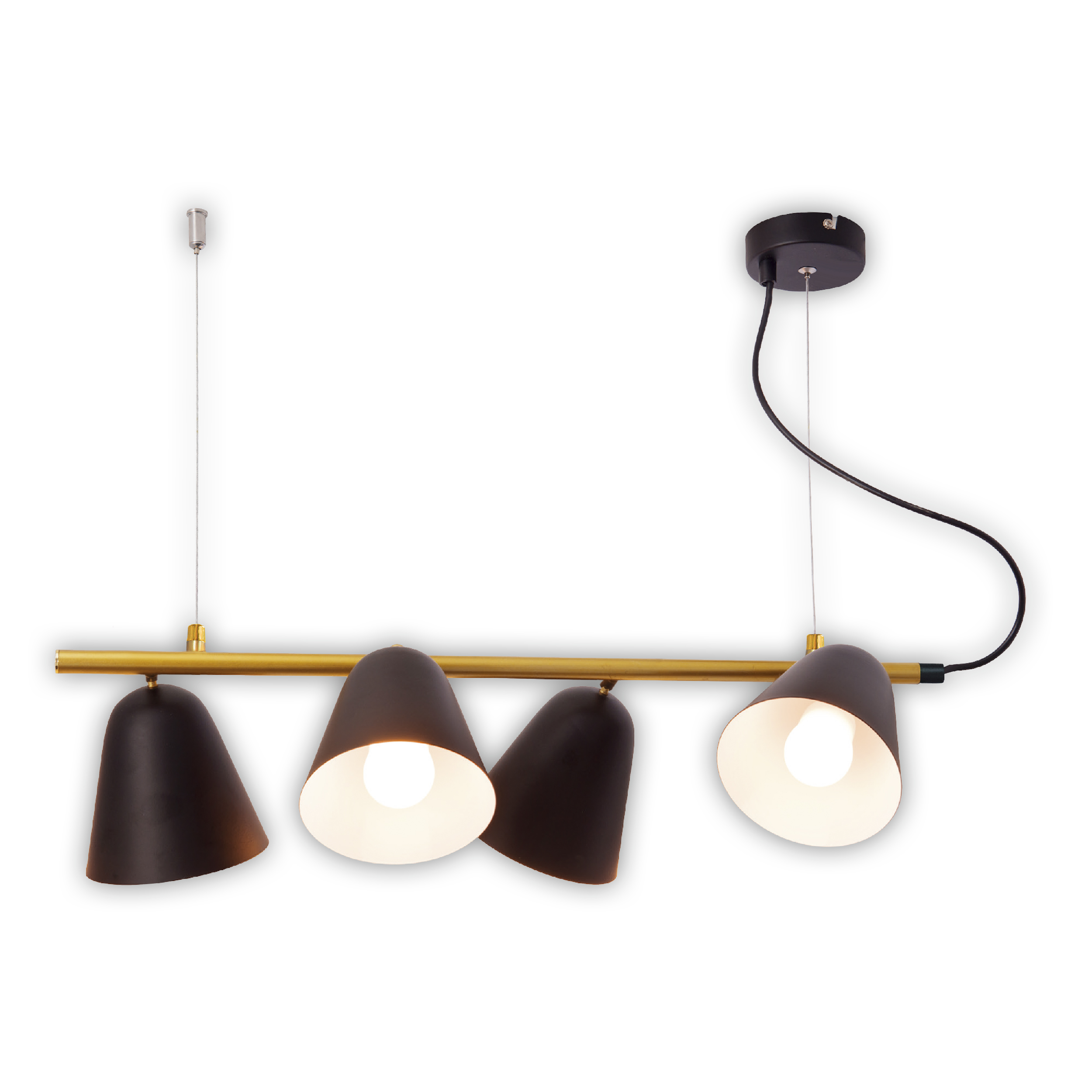 Moderne schwarze Lampe mit drei verstellbaren Lichtern, montiert auf einer messingfarbenen Stange. Weißer Hintergrund.