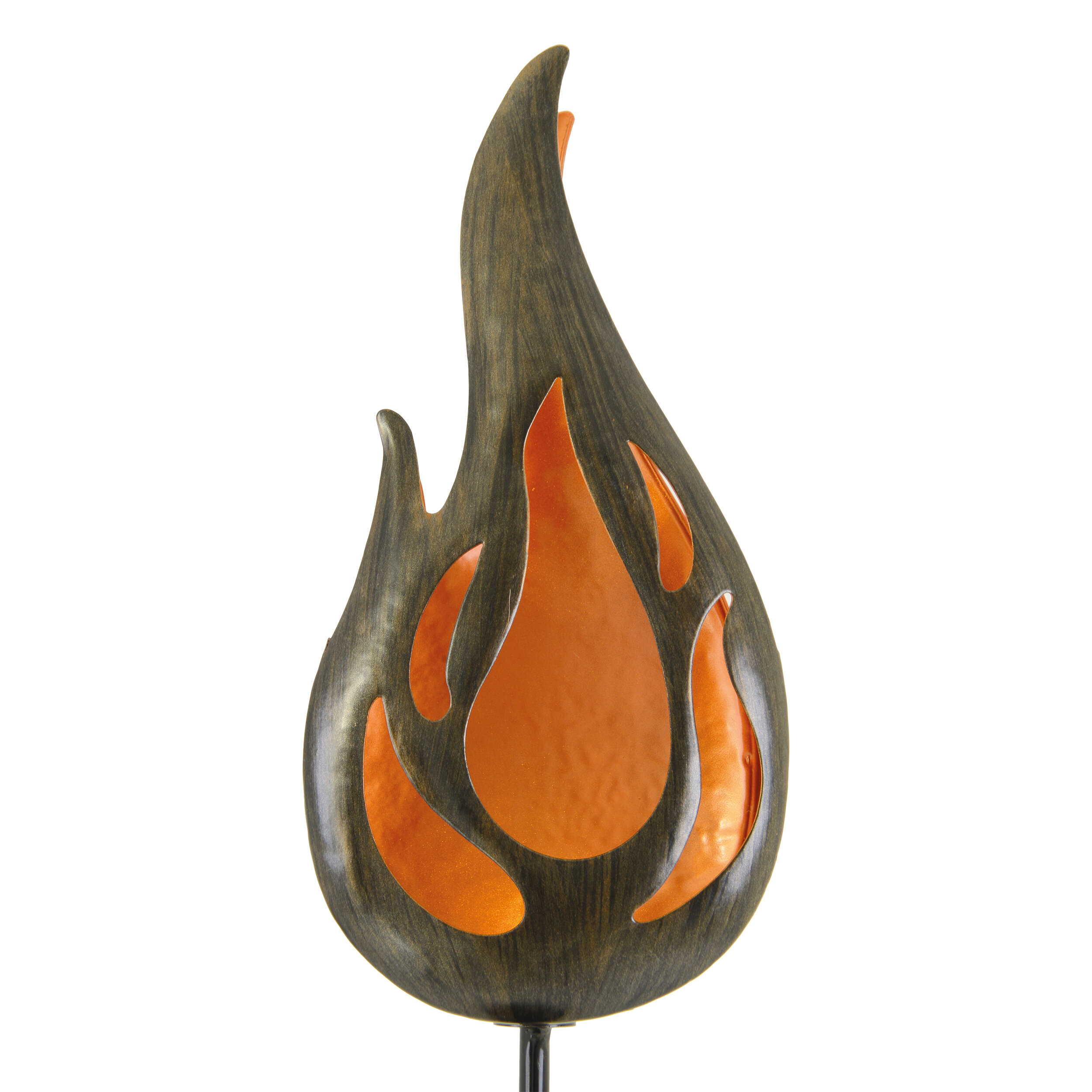 Skulpturale flammenförmige Metallkunst mit orangefarbenem Innenraum, vor weißem Hintergrund. Es hat einen schwarzen Ständer.