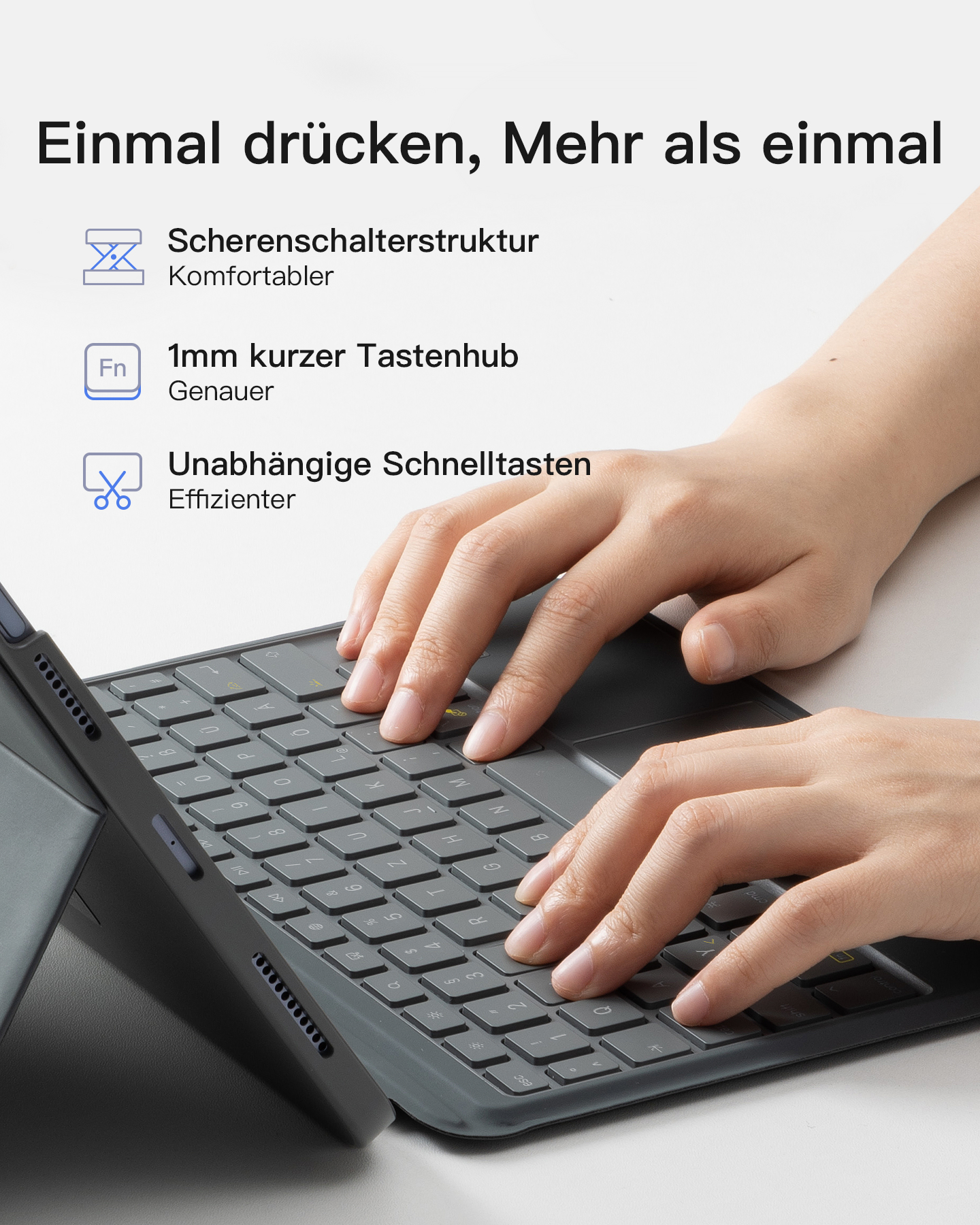 Hände benutzen eine Tastatur mit einem Tablet. Das Bild hebt die Funktionen der Tastatur hervor.