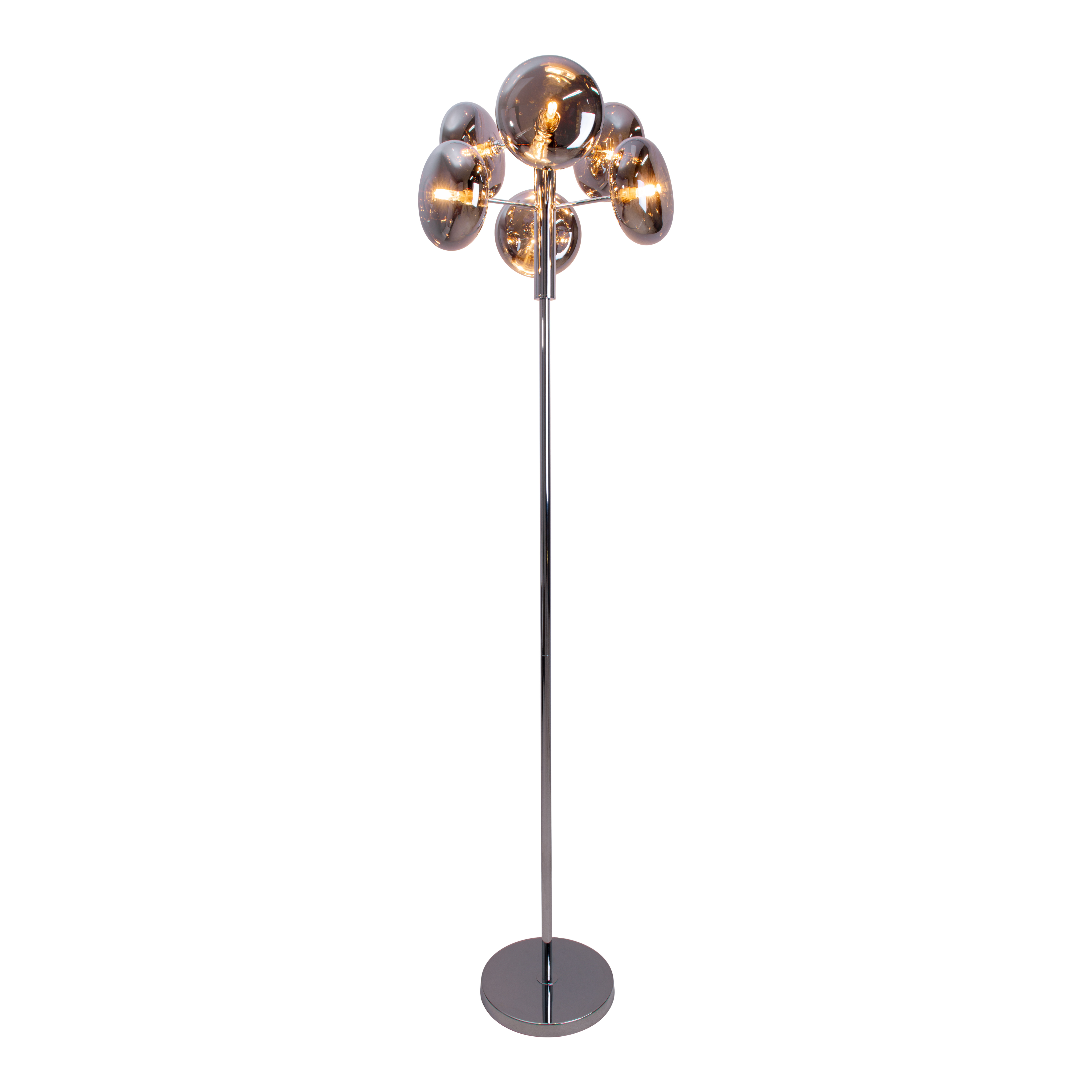 Chrom-Stehleuchte mit sechs Glasschirmen. Die Lampe steht vor weißem Hintergrund.