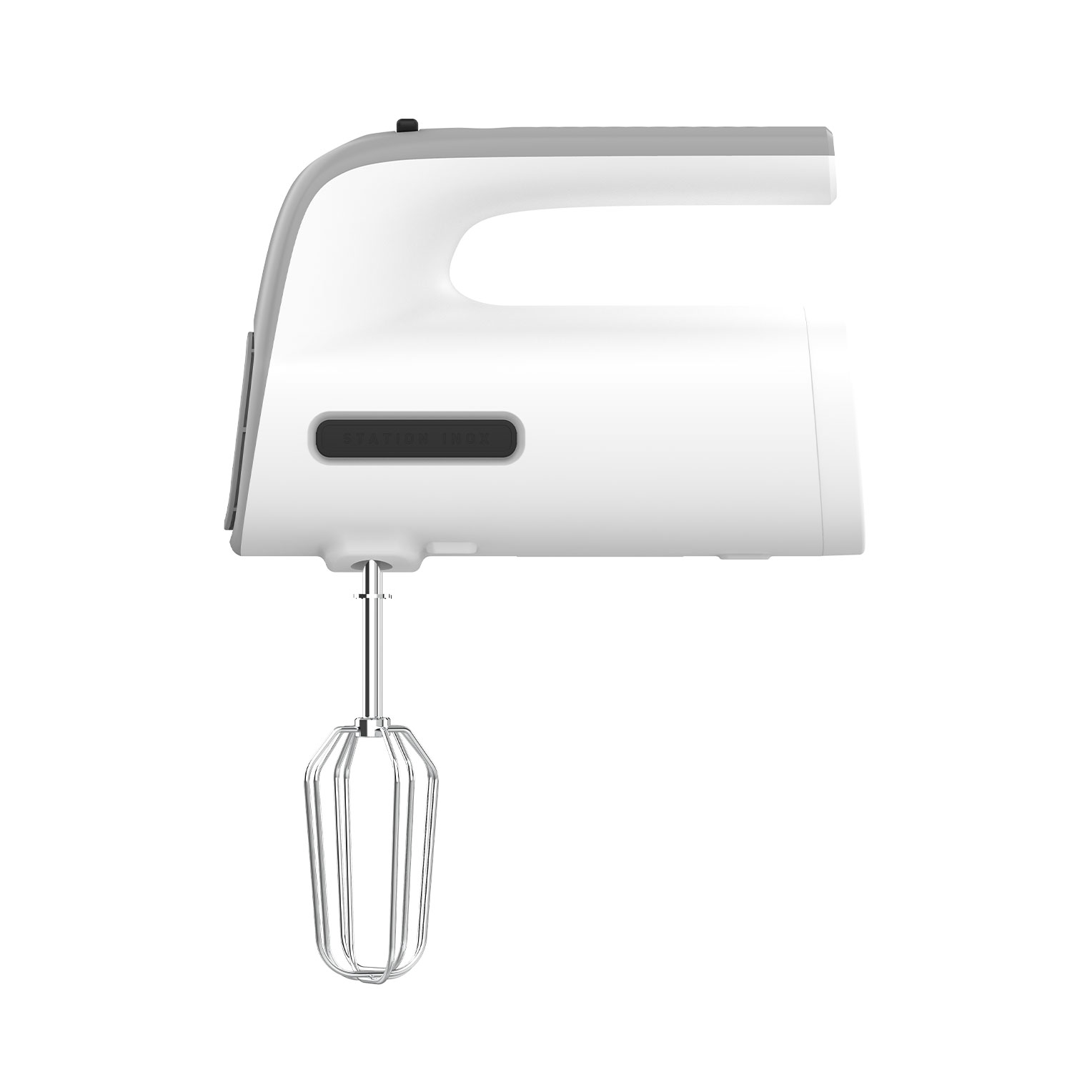 Una batidora de mano blanca y gris con accesorio batidor, aislada.