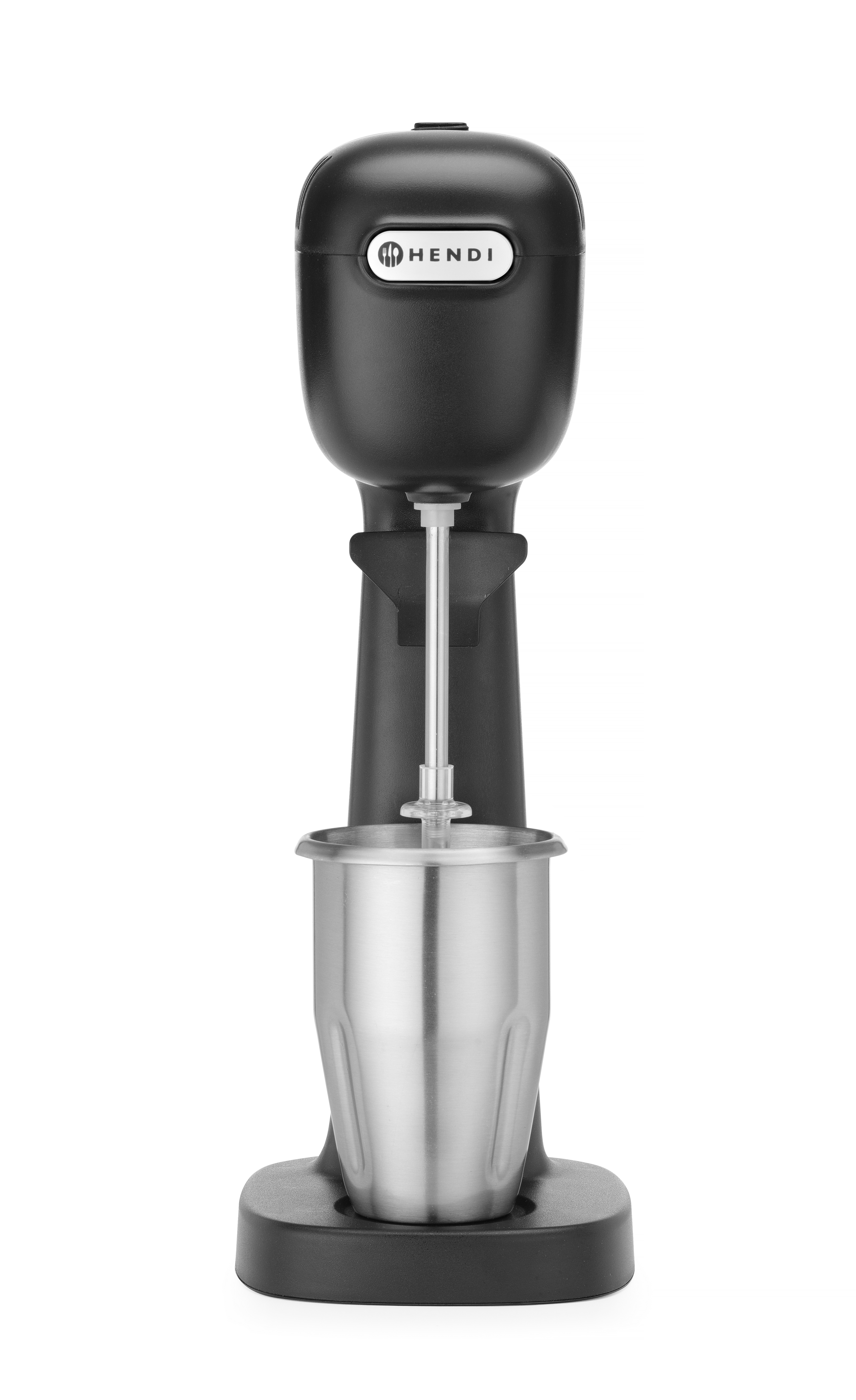 Una macchina per milkshake nera su sfondo bianco. È attaccata una tazza in acciaio inossidabile.