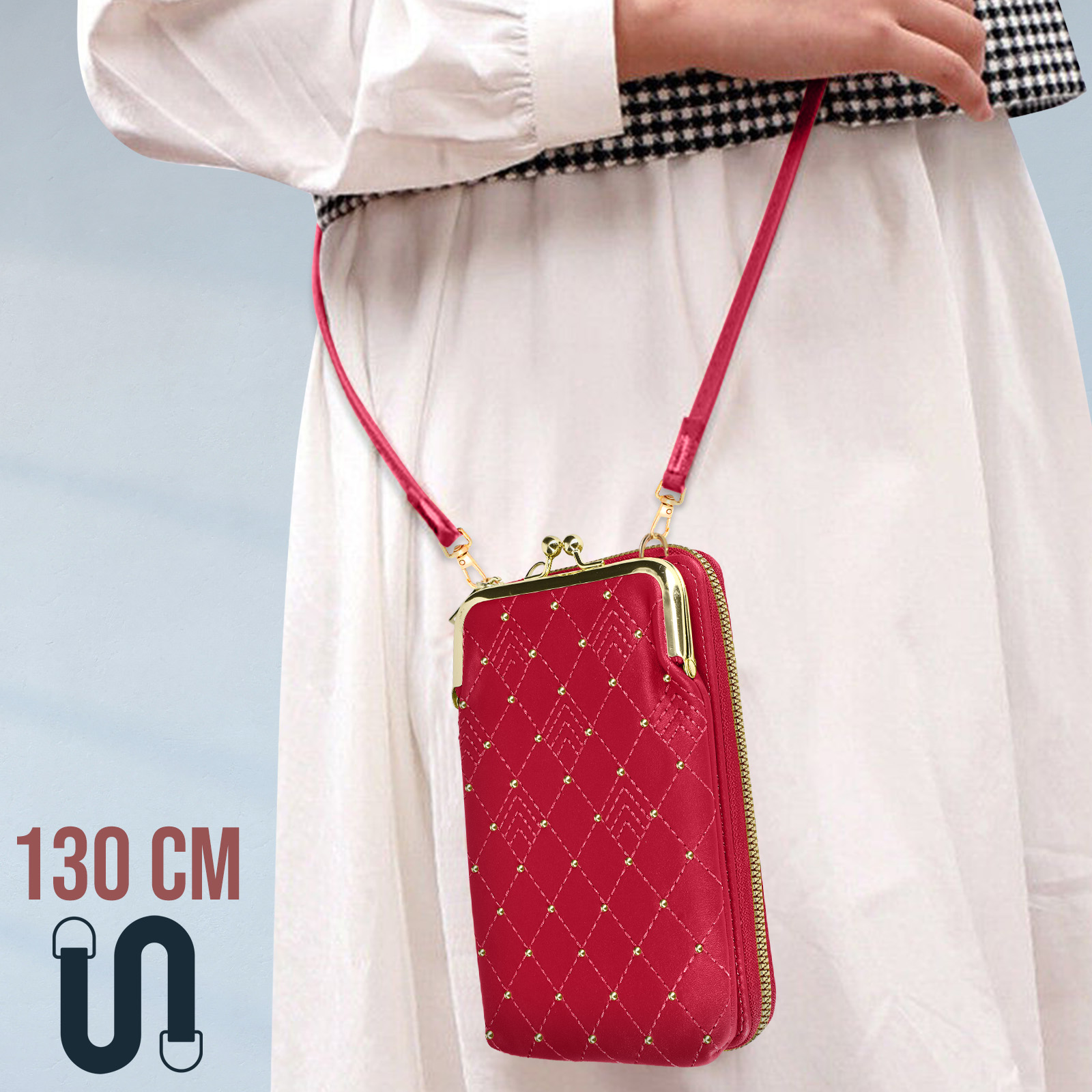 Una borsa a tracolla rossa con tracolla a catena, dettagli dorati e motivo trapuntato.