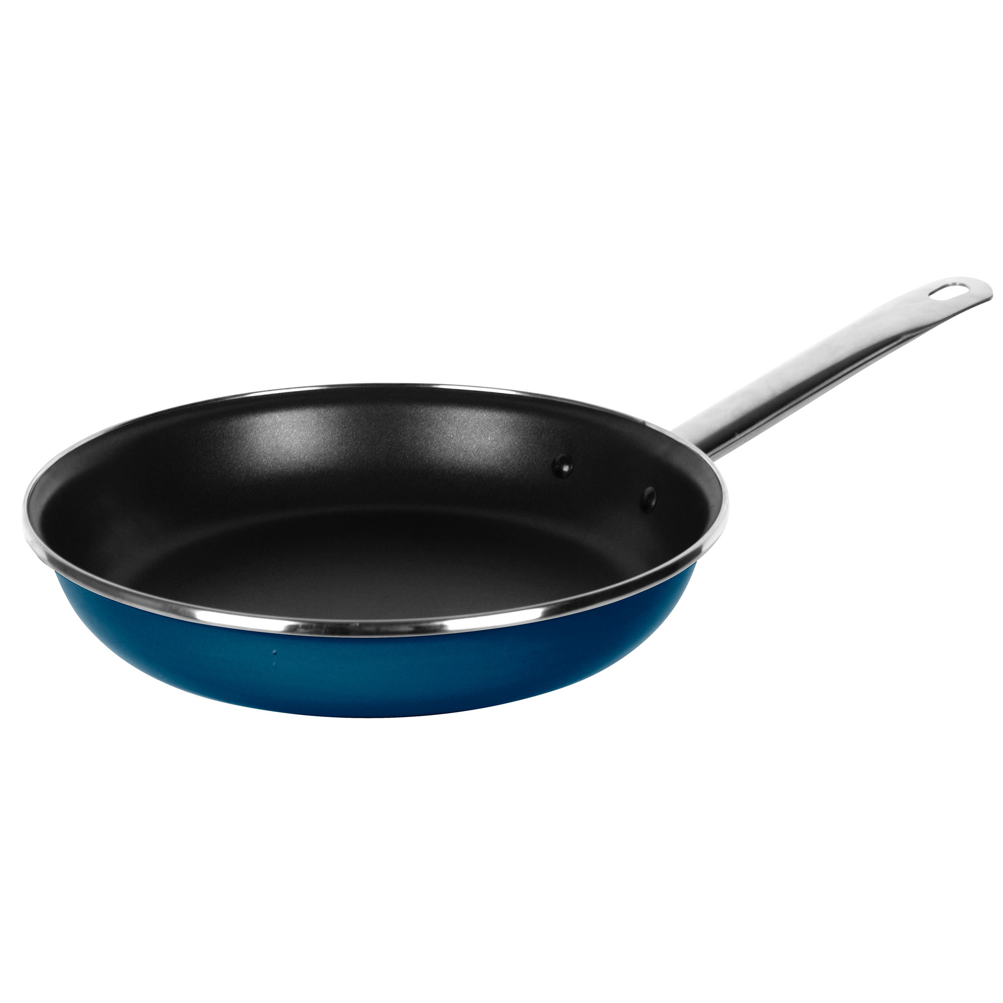 Sartén azul con mango plateado. El interior es negro. Aislada sobre fondo blanco.