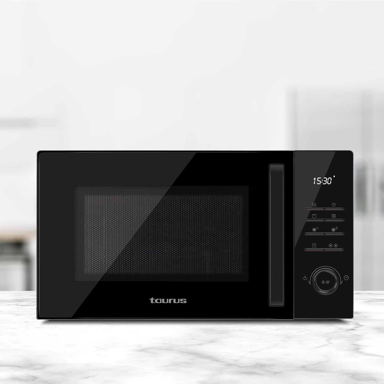 Un microondas negro con pantalla digital. La hora mostrada es 15:30.