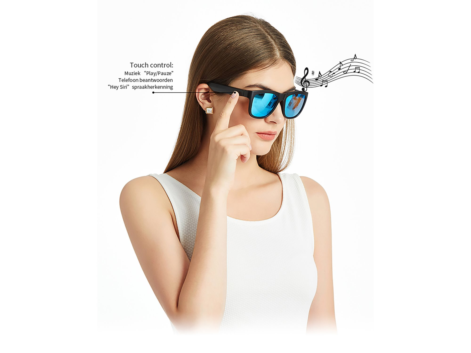 Frau mit Sonnenbrille. Text zeigt Touch-Steuerung und Sprachbefehlsfunktionalität.