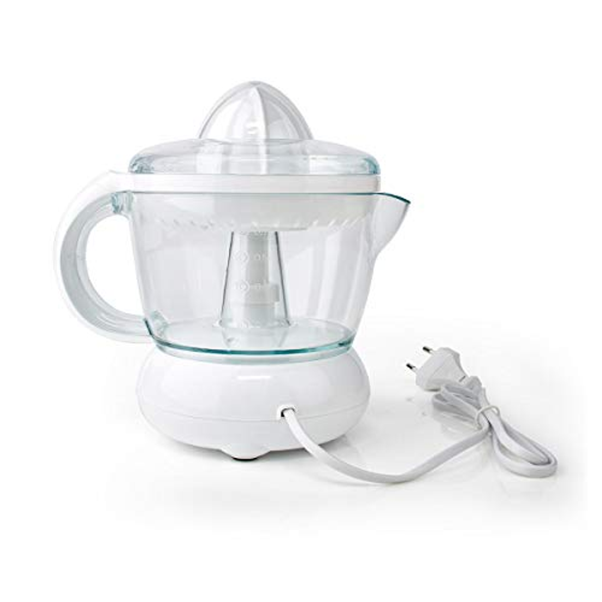 Biała elektryczna wyciskarka do cytrusów z przezroczystym pojemnikiem, uchwytem i wylewką. Białe tło.