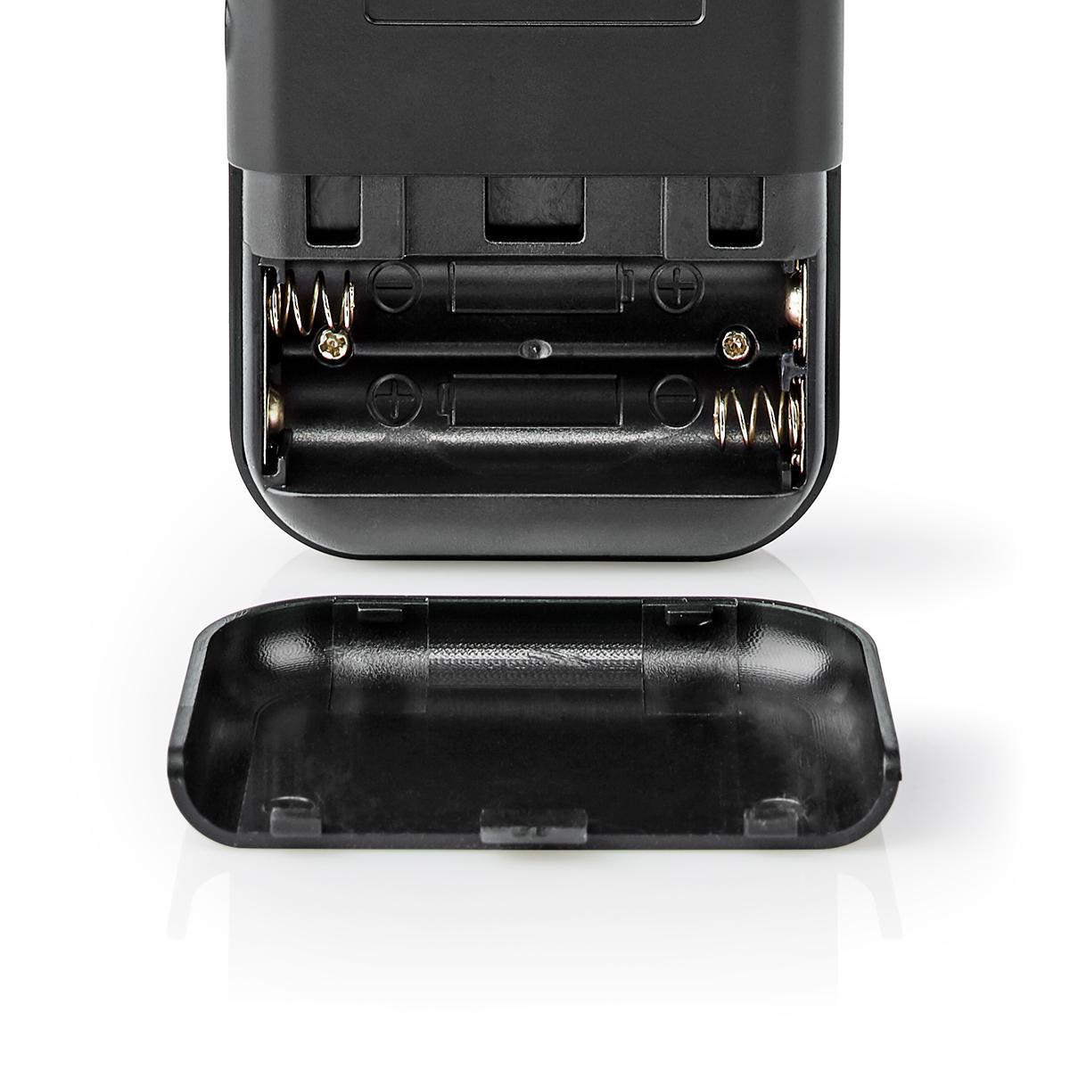 Otwarta komora baterii czarnego pilota. Widoczne dwie baterie i sprężyny.