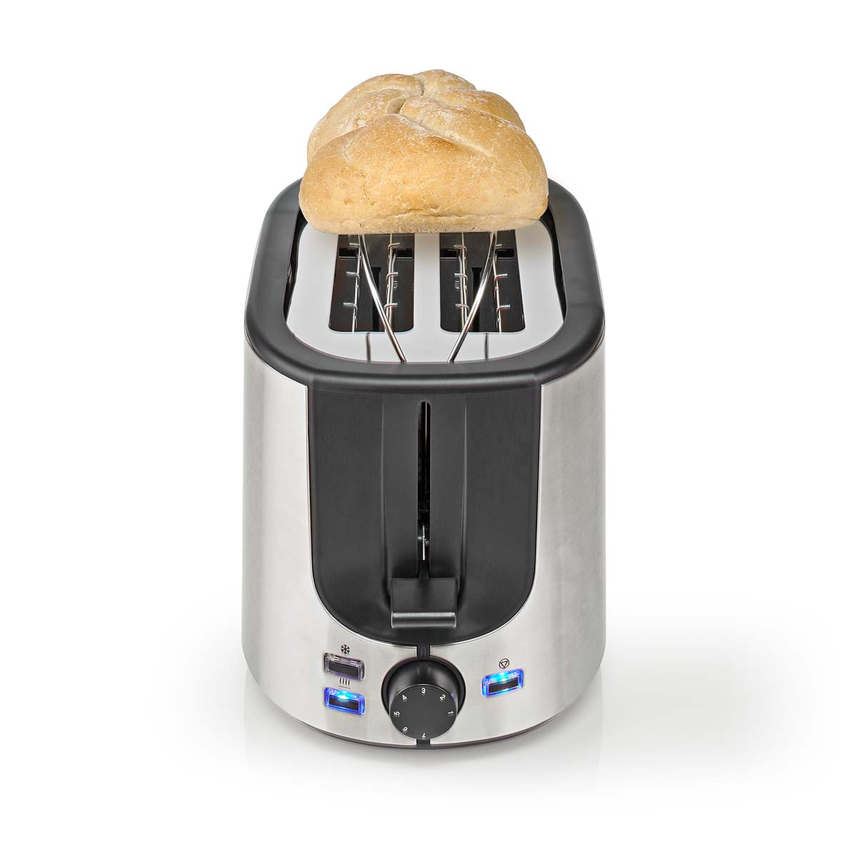 Toaster aus Edelstahl mit zwei Brötchen oben drauf. Er steht auf weißem Hintergrund.