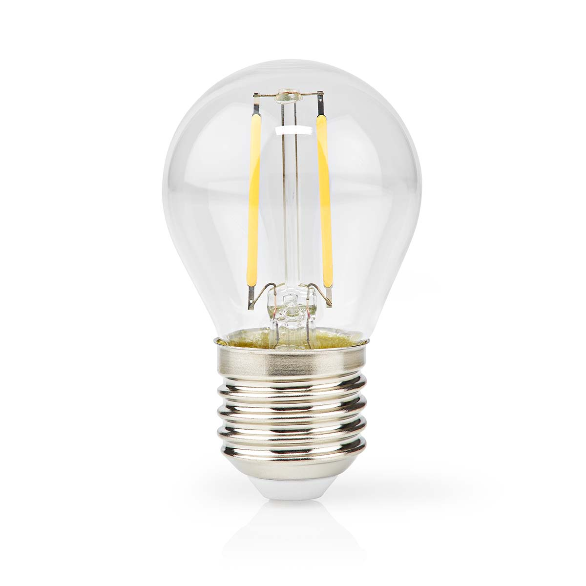 Una lampadina LED trasparente e rotonda con due filamenti gialli verticali all'interno. Ha una base argentata e sfondo bianco.
