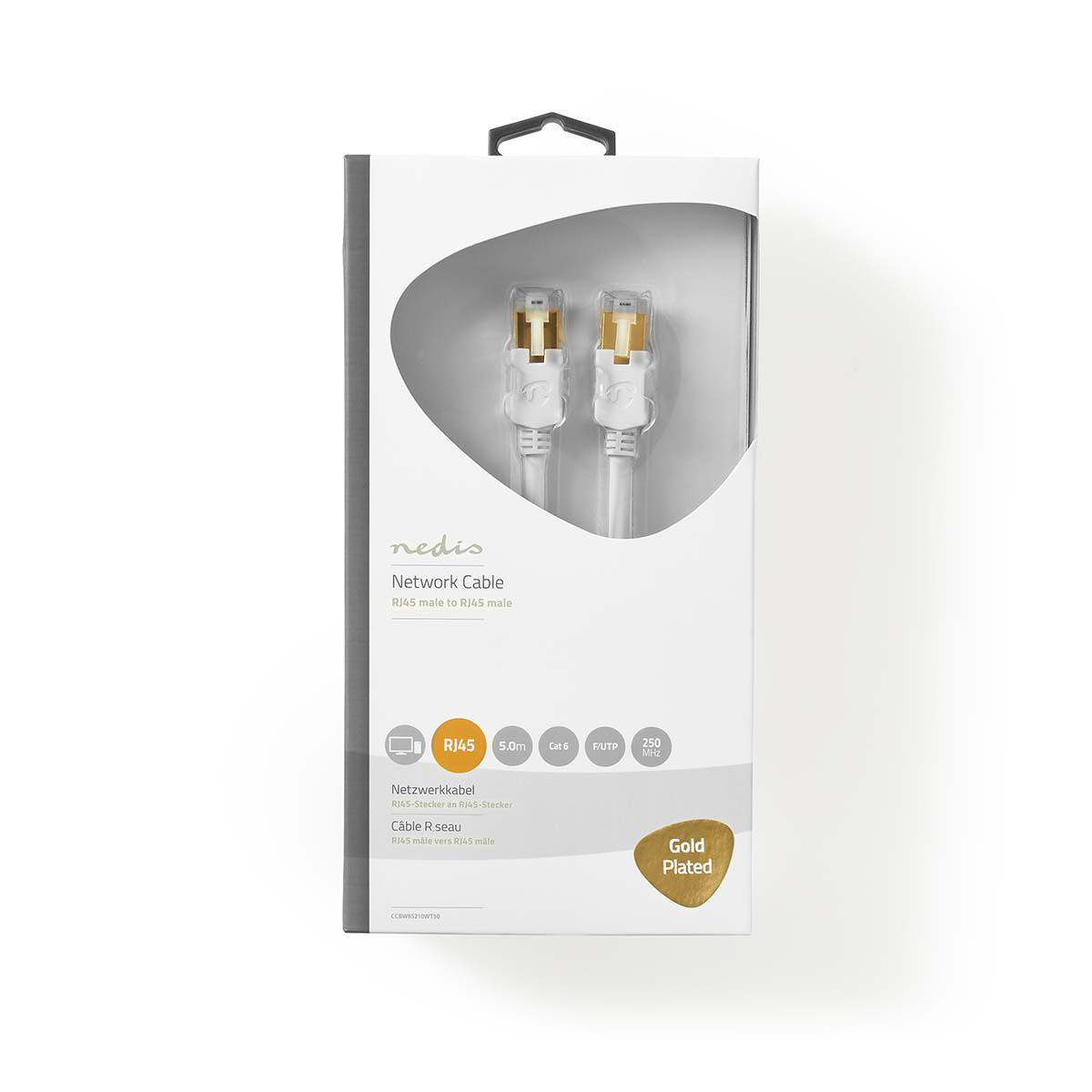 Witte en grijze doos met netwerkkabel. RJ45 male naar RJ45 male.