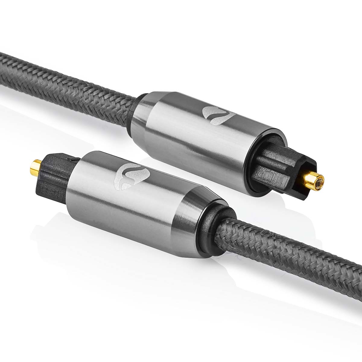 Deux câbles audio optiques avec connecteurs argentés et un câble gris tressé.
