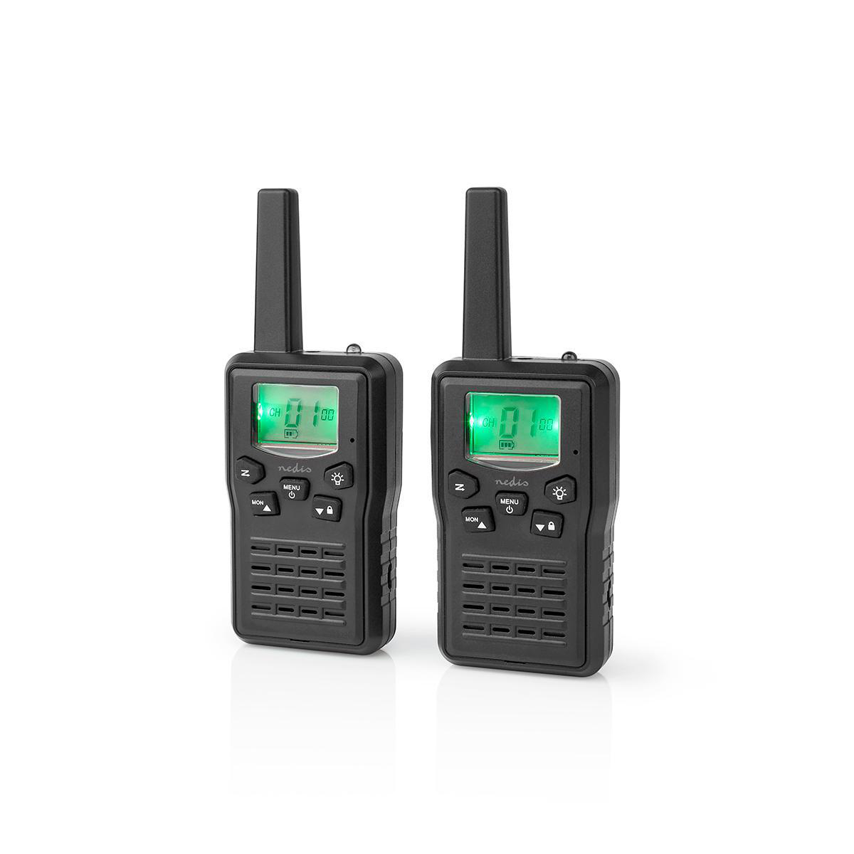 Due walkie-talkie neri con antenne e display su una superficie bianca.