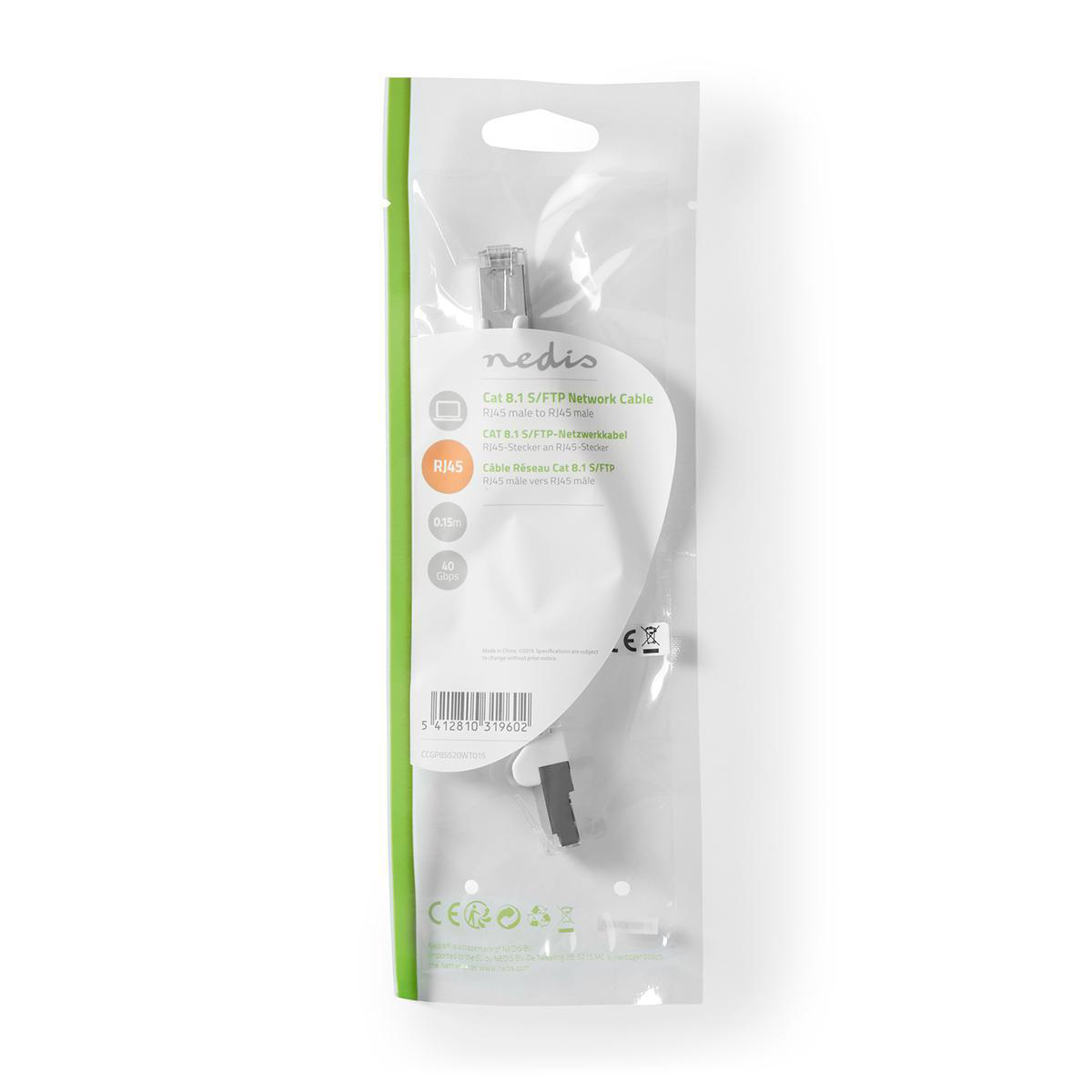 Een netwerkkabelpakket met een connector. Het zit in een transparante plastic zak.