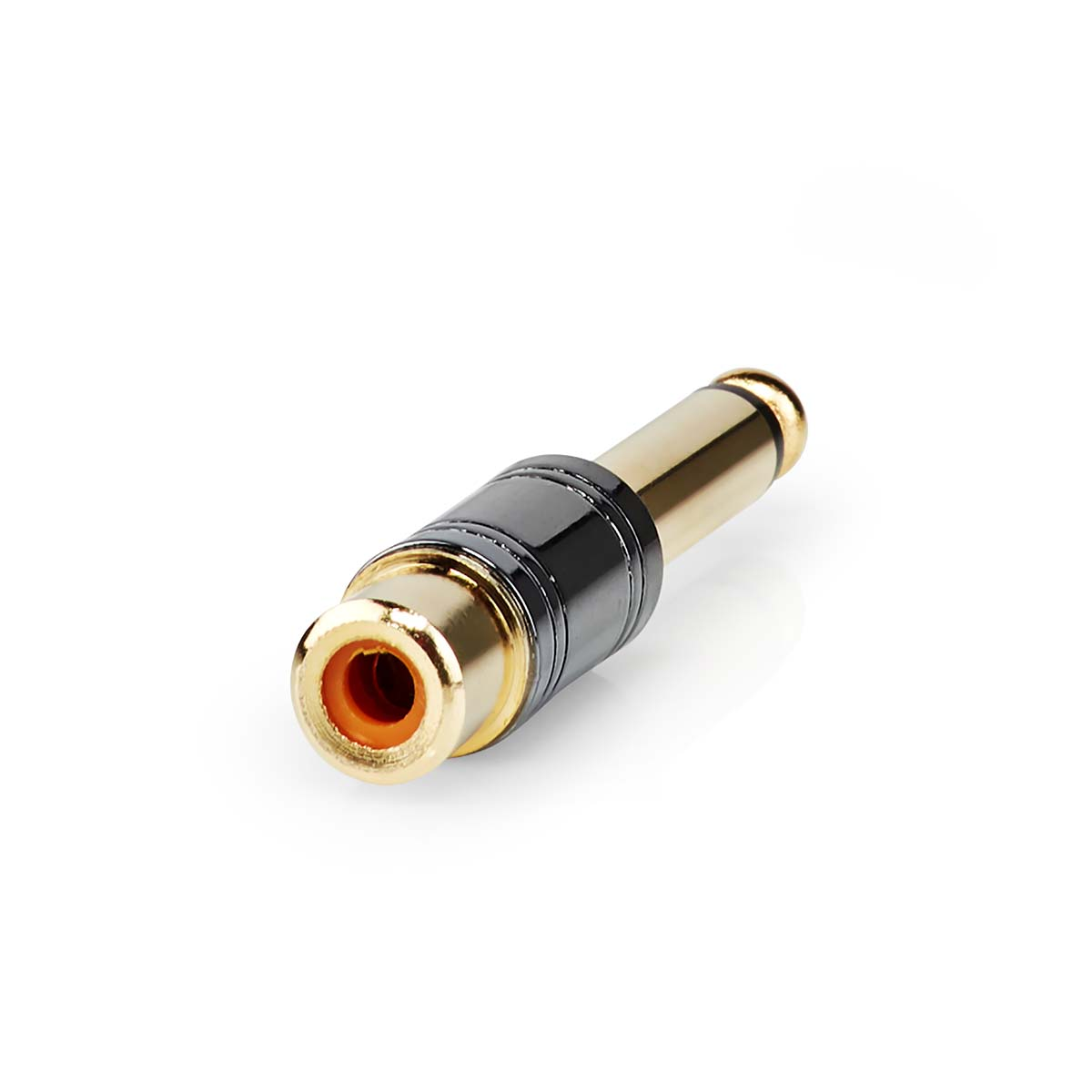 Un jack adattatore audio oro e nero su sfondo bianco, ripresa in primo piano.