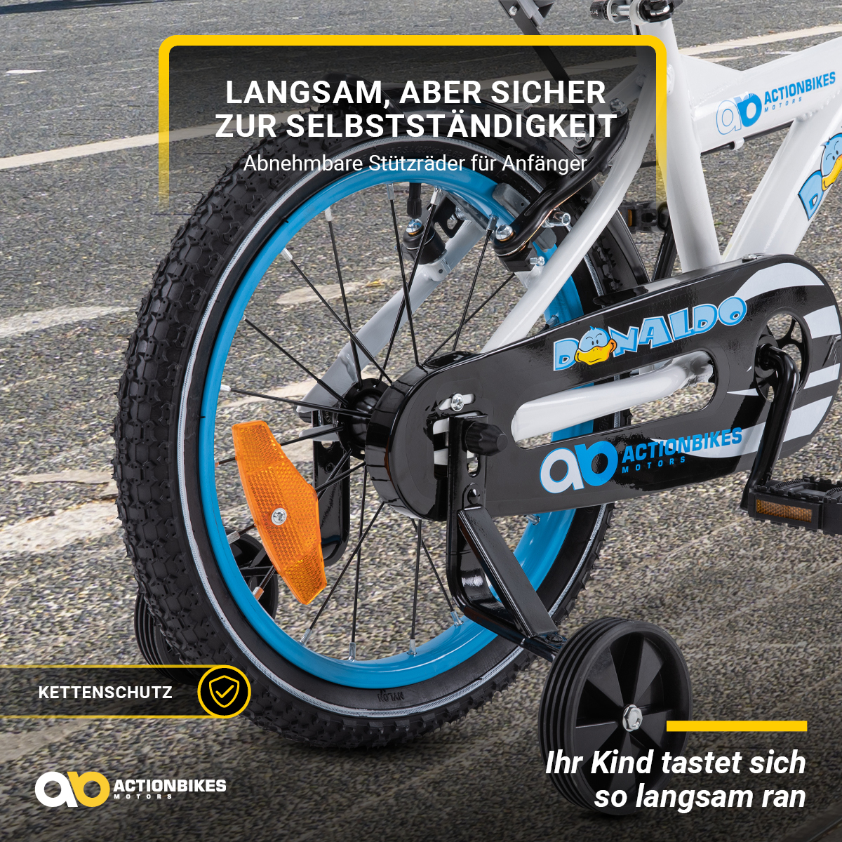 Ein weißes Fahrrad mit Stützrädern und Text über Selbstständigkeit.