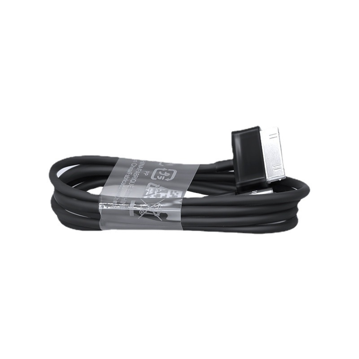 Czarny kabel ze złączem i przezroczystym opakowaniem z tworzywa sztucznego. Zwinięty na białej powierzchni.