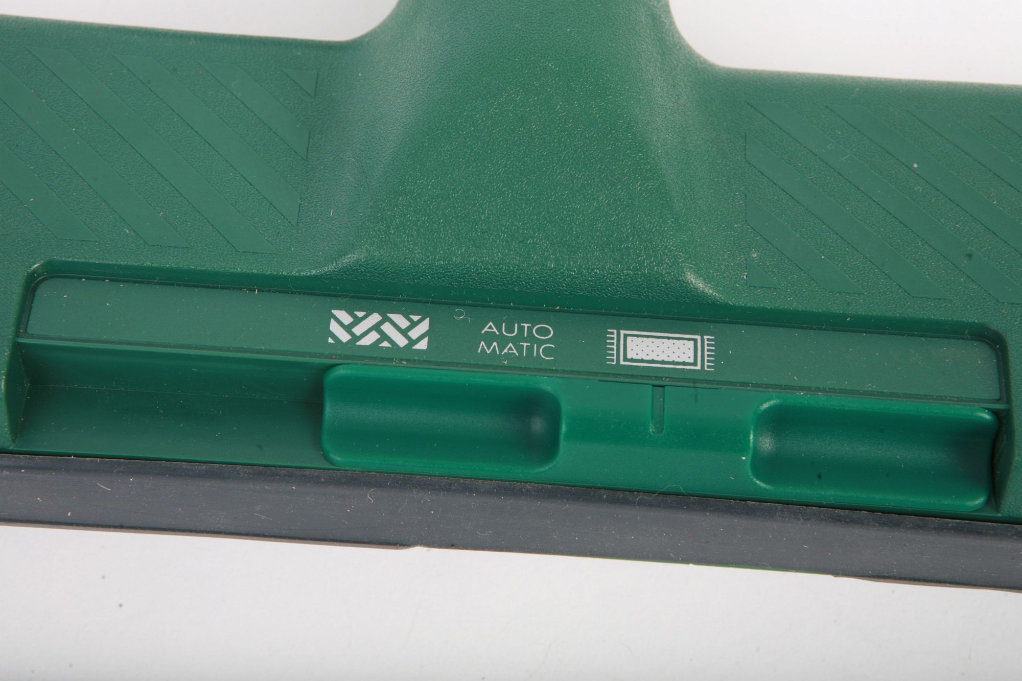 Grüner Fensterreiniger. Enthält die Wörter 'AUTO' und 'MATIC' sowie mehrere Symbole.