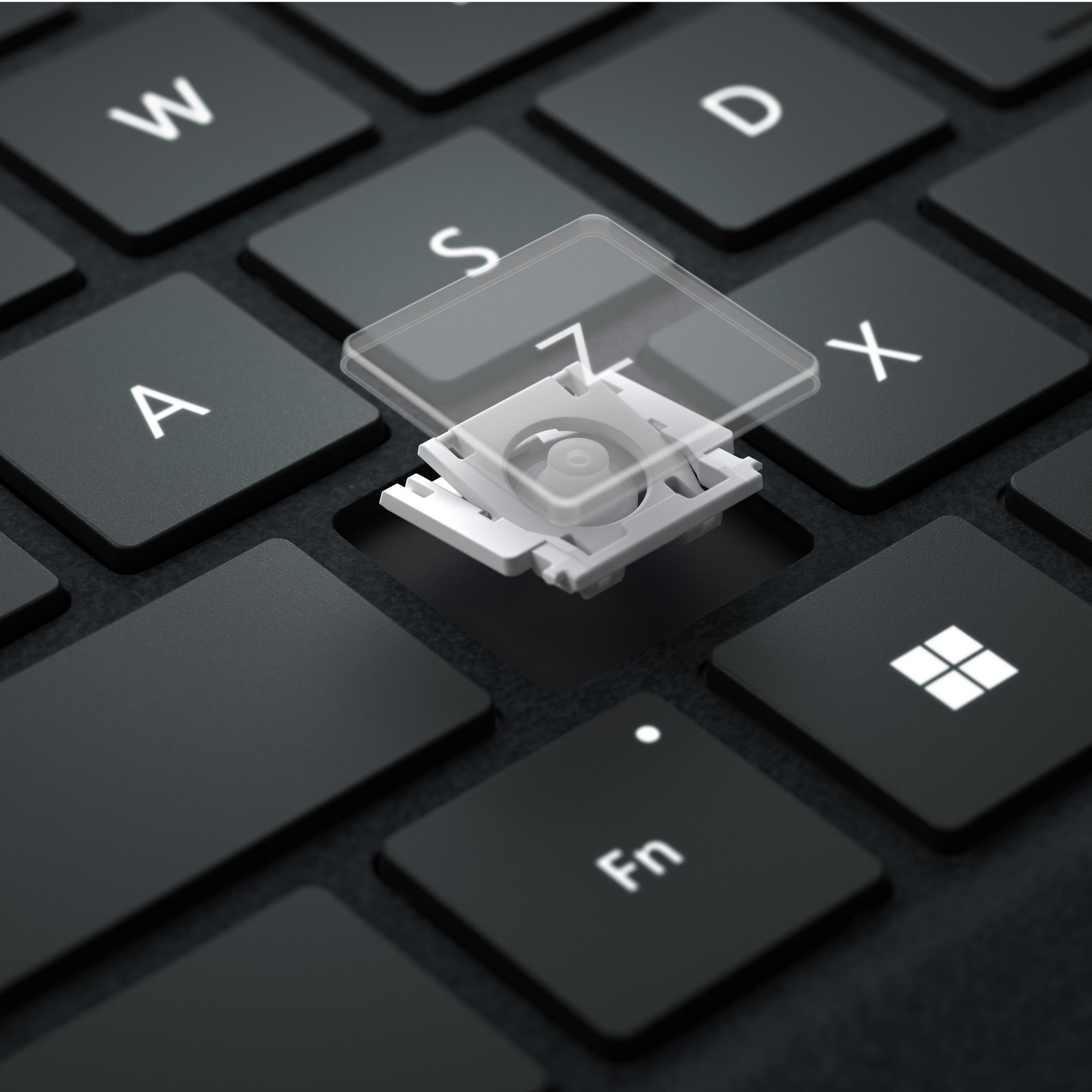 Nahaufnahme einer Tastatur mit entfernter Z-Taste, die den Mechanismus zeigt.