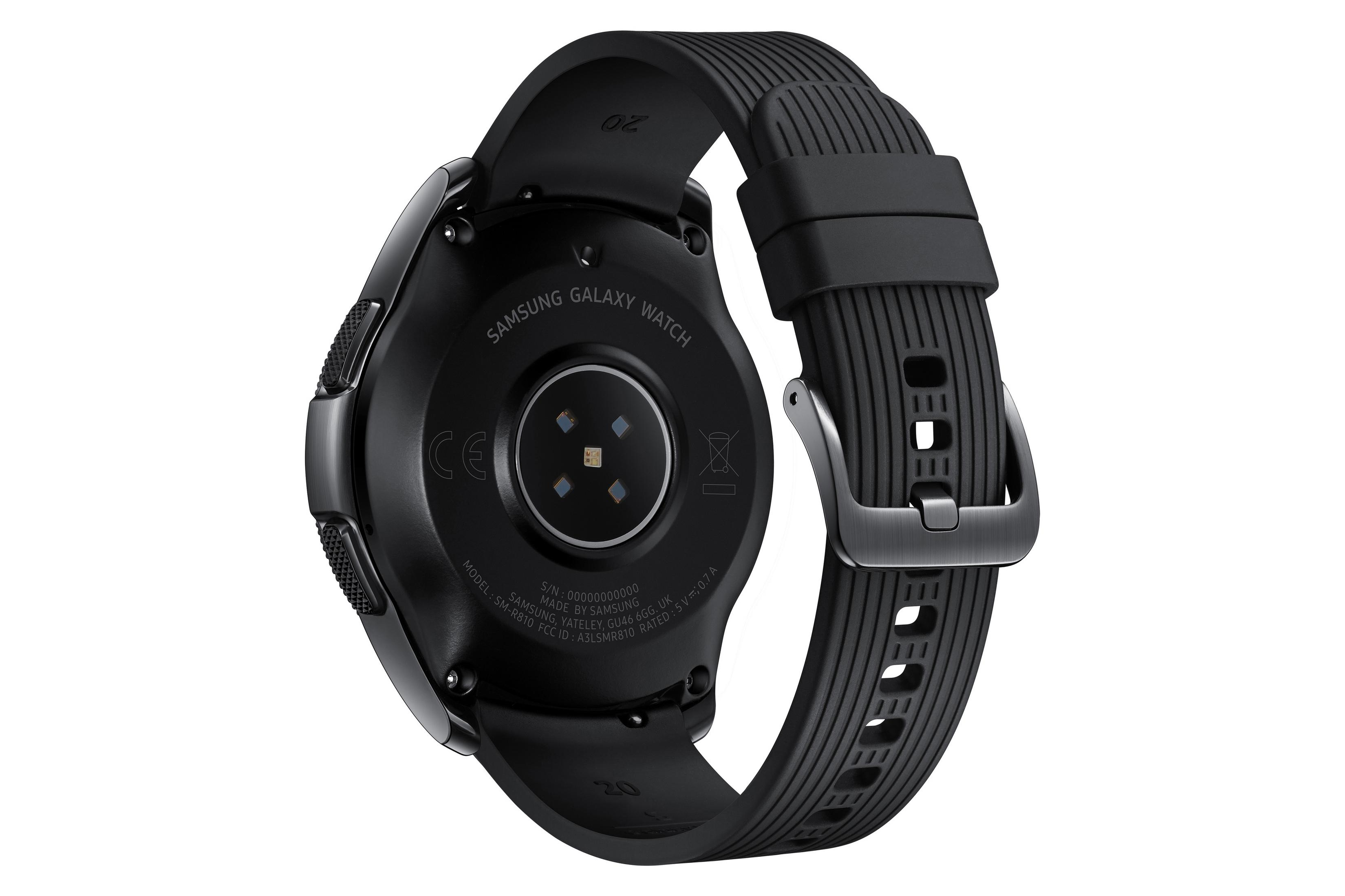 Die Rückseite einer schwarzen Samsung Galaxy Watch mit Sensor, Modellinfo und schwarzem Armband.