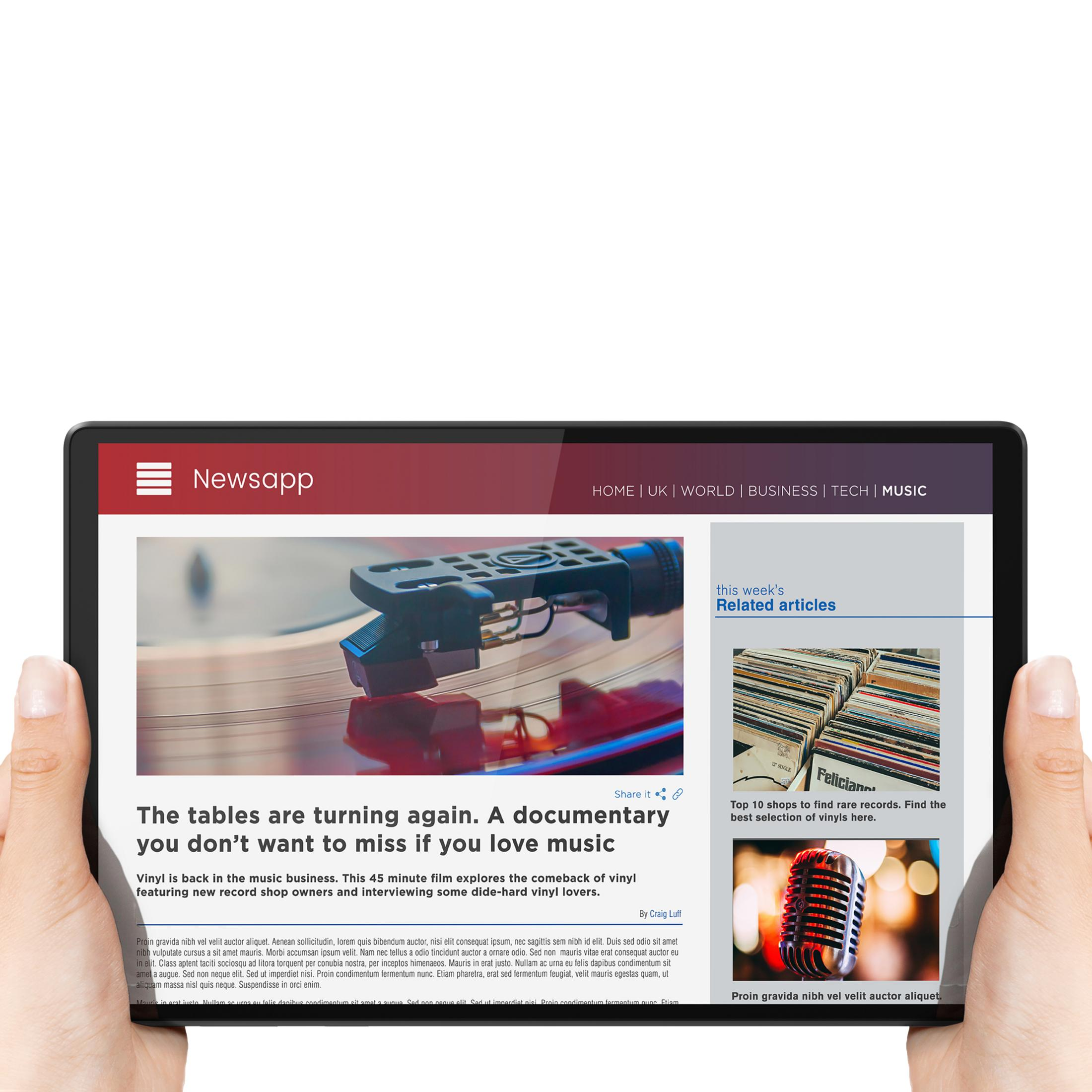 Hände halten ein Tablet, das eine Nachrichten-Website über Vinylplatten und Musik zeigt.