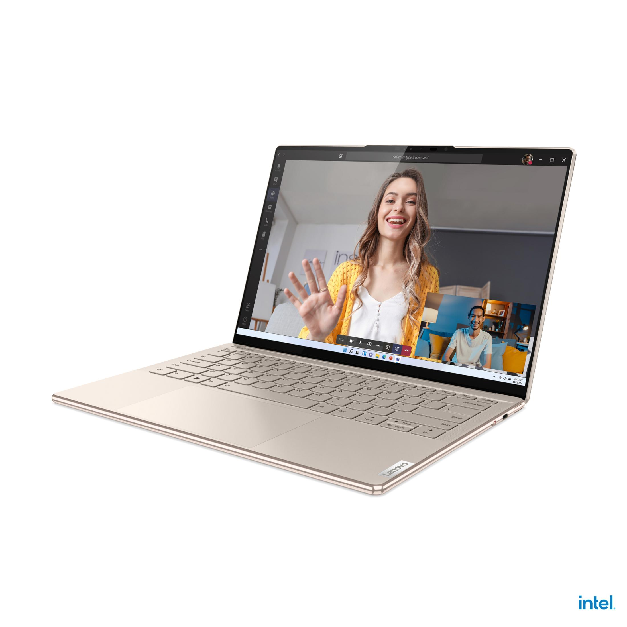 Goldener Laptop zeigt Videoanruf, Frau auf dem Bildschirm.