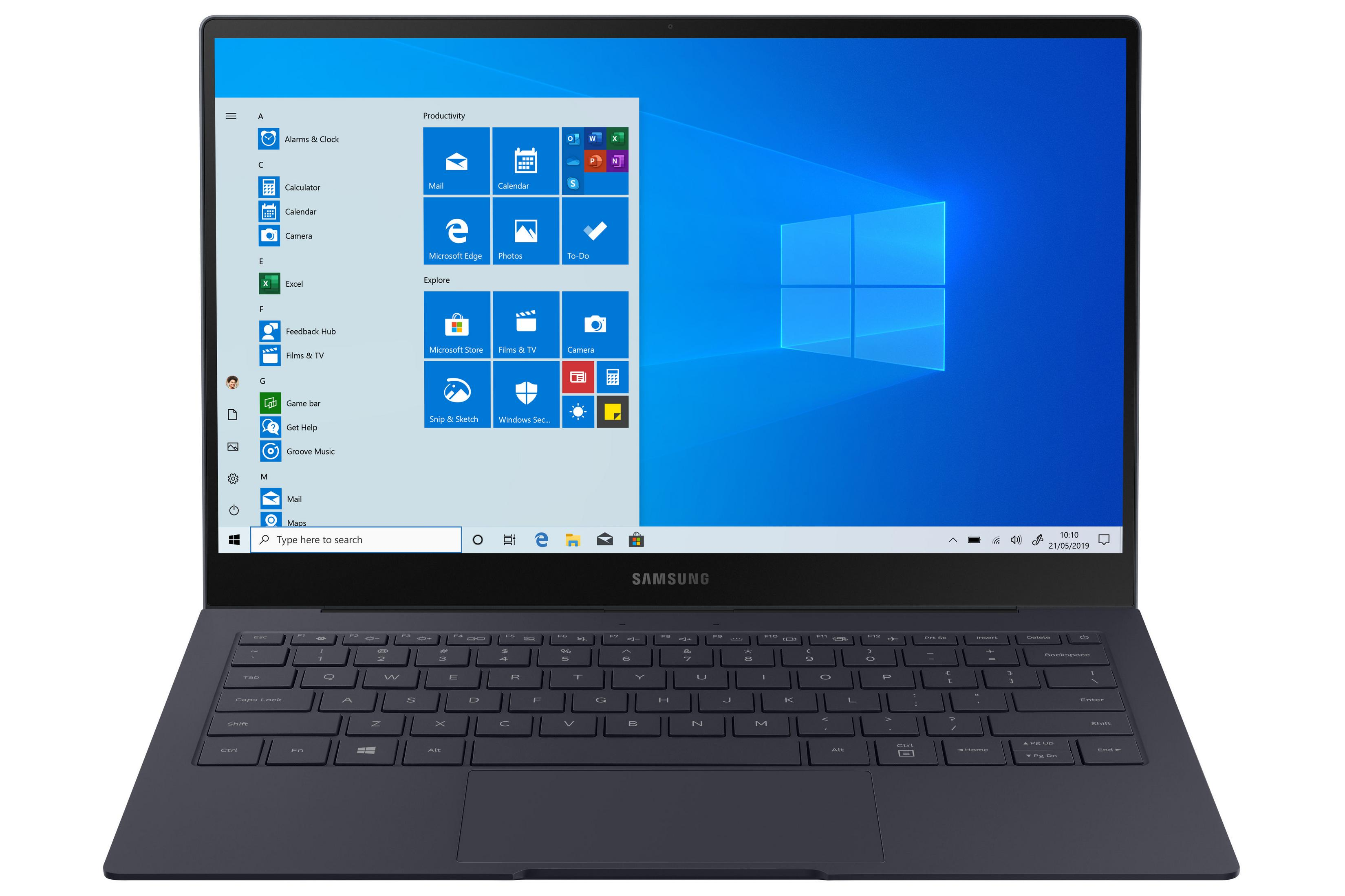 Laptop mit Windows 10 Oberfläche. Samsung Logo unten. Hellblauer Bildschirm.