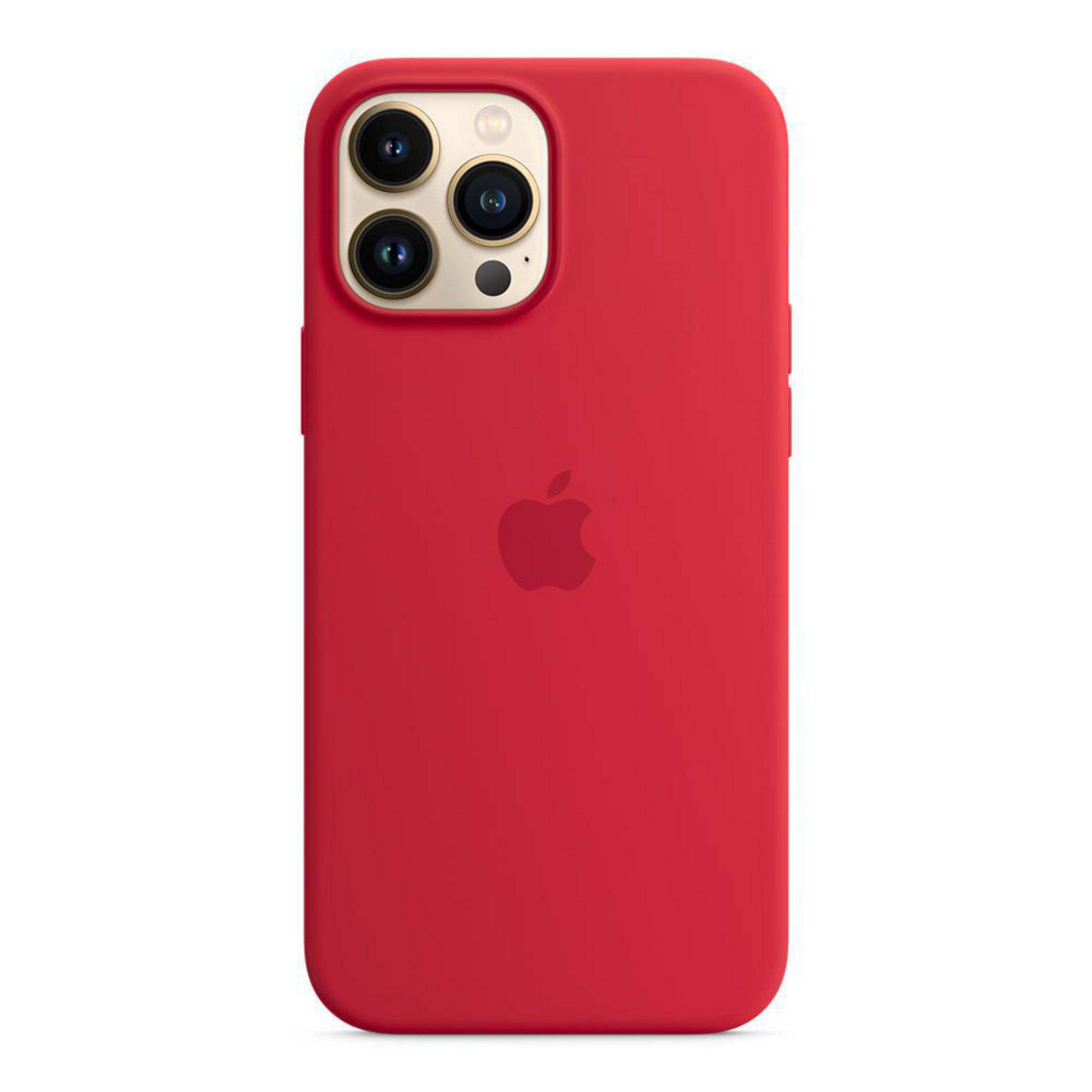 Rode iPhone-hoes met drie camera's en het Apple-logo.