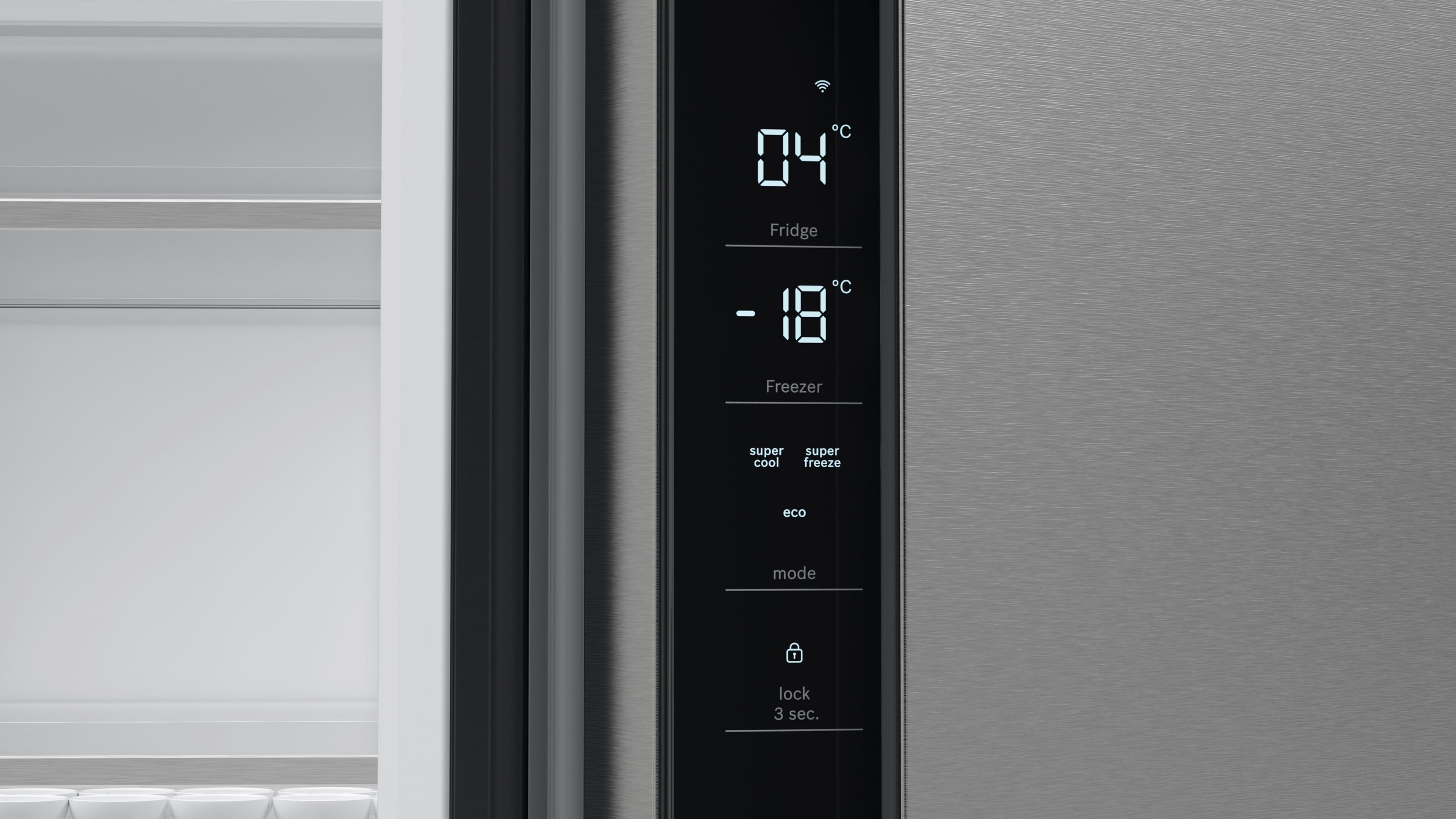 Nahaufnahme einer Kühlschrankanzeige. Zeigt Temperaturwerte für Kühl- und Gefrierschrank in Celsius an.