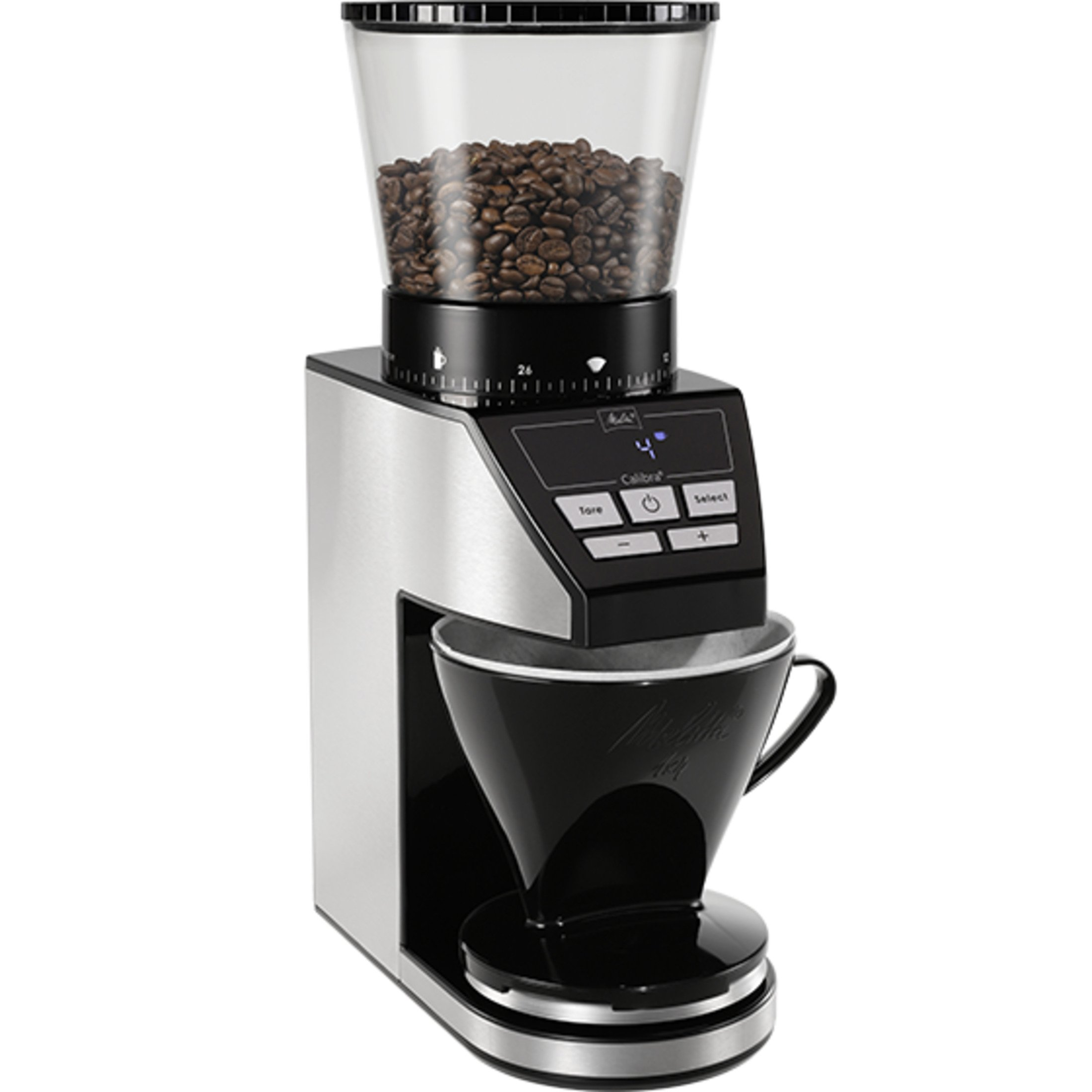 Kaffeemühle mit Bohnen im Trichter und schwarzem Filterhalter darunter.