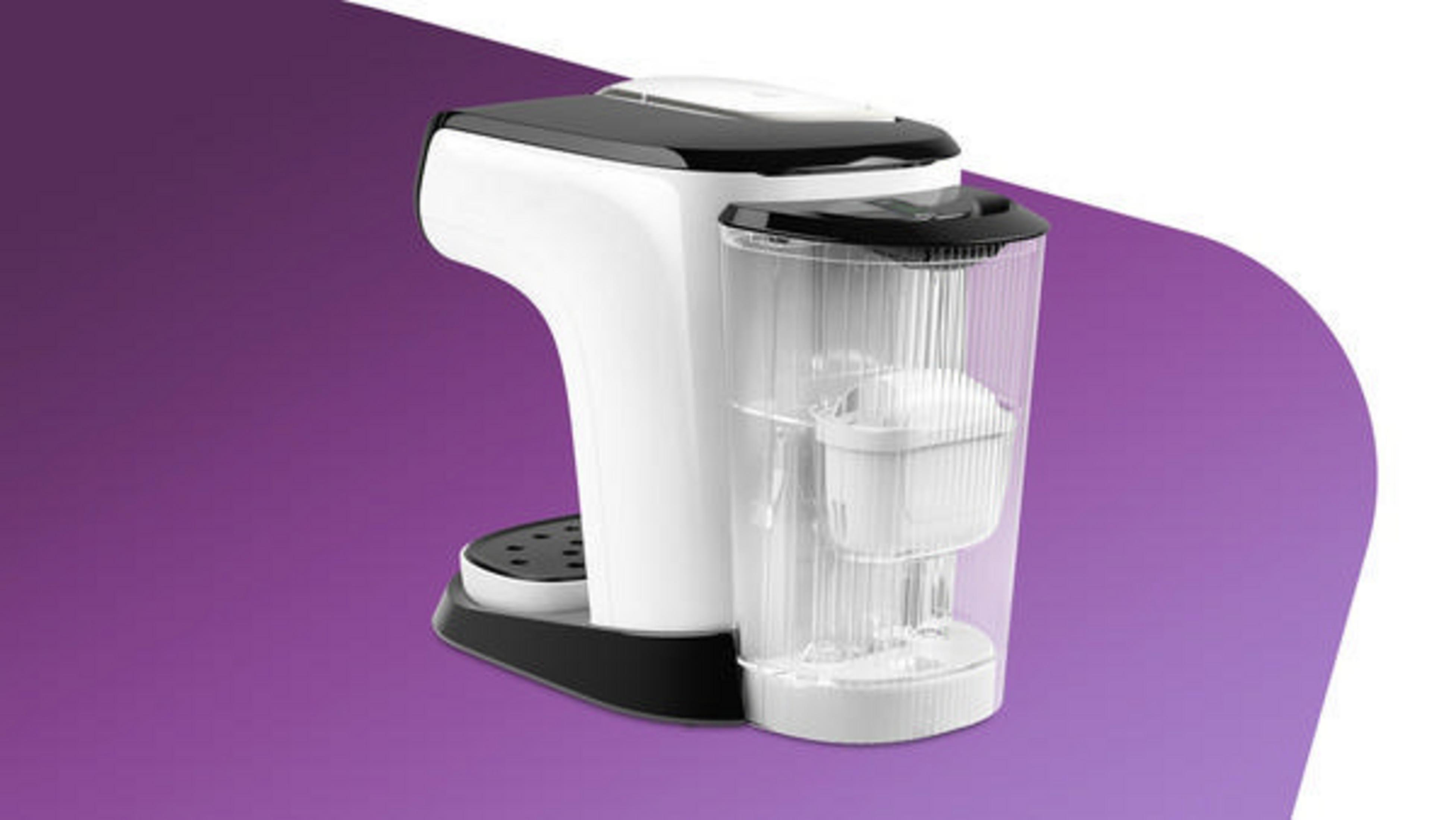 Czarno-biały ekspres do kawy na fioletowo-białym tle gradientowym.