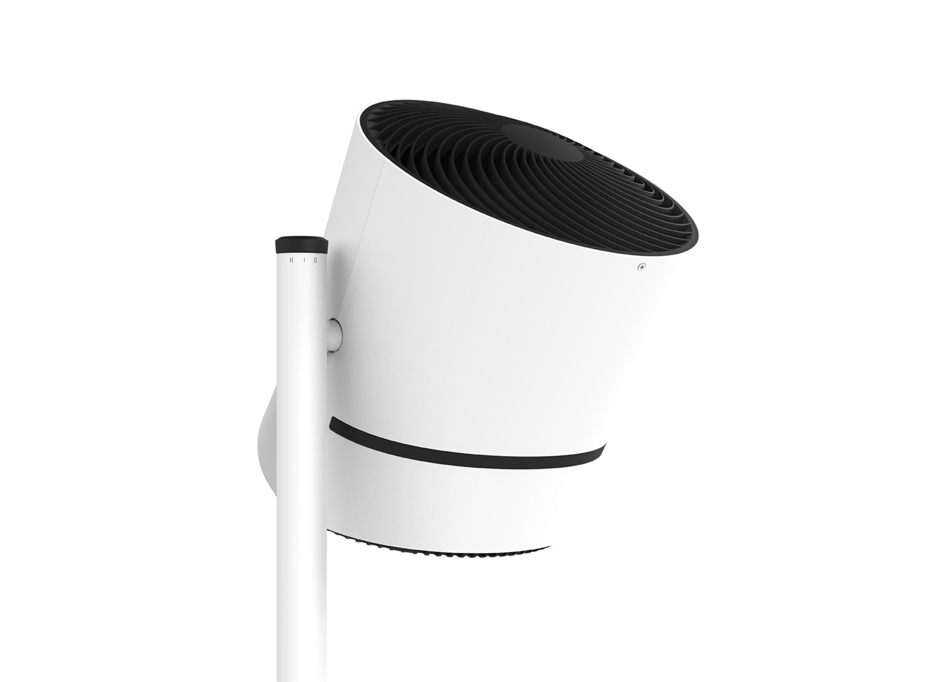 Ventilateur blanc et noir, isolé sur fond blanc, vue latérale.