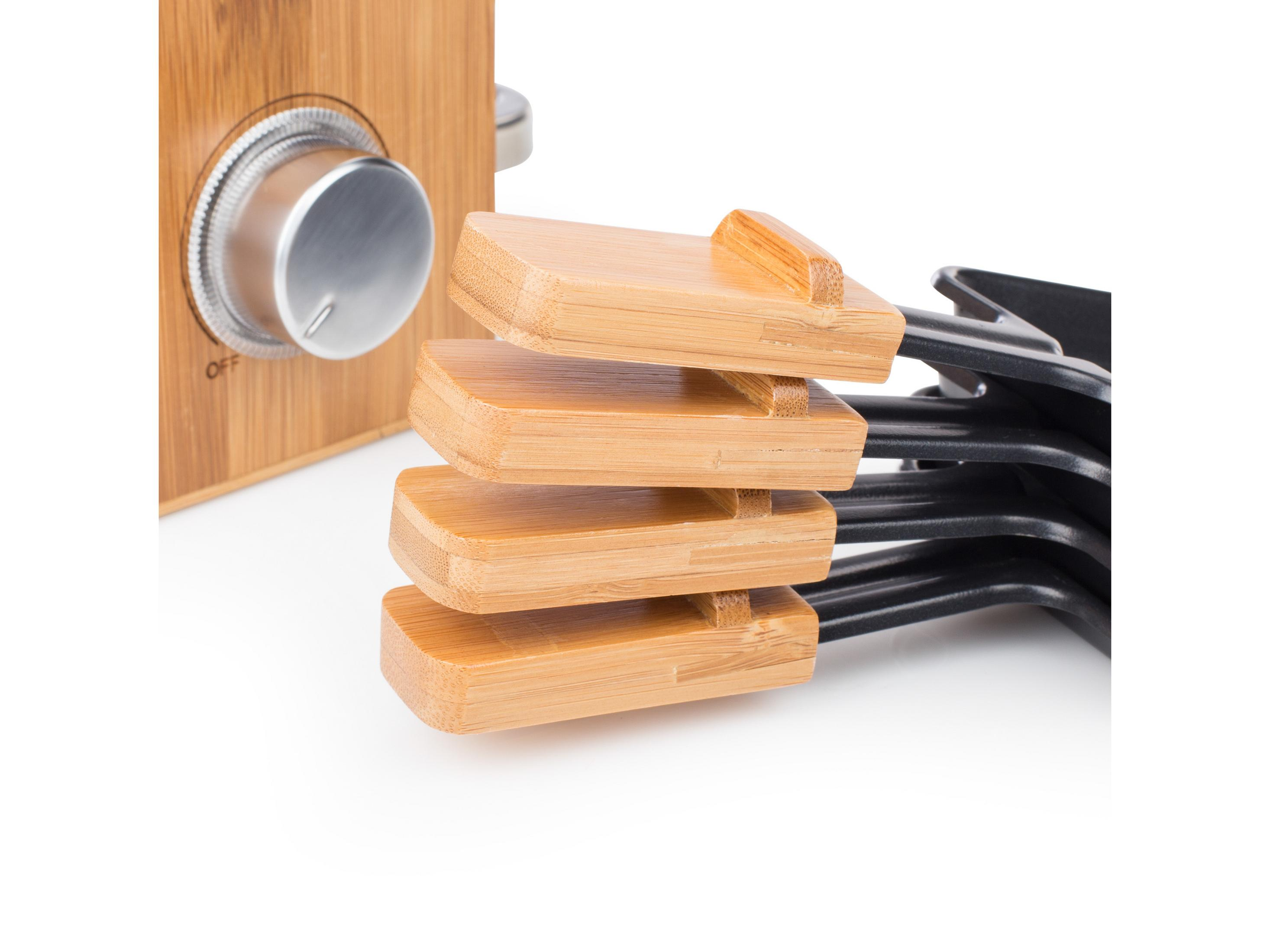 Supporto in legno con utensili da cucina. Manici in bambù e utensili da cucina neri.
