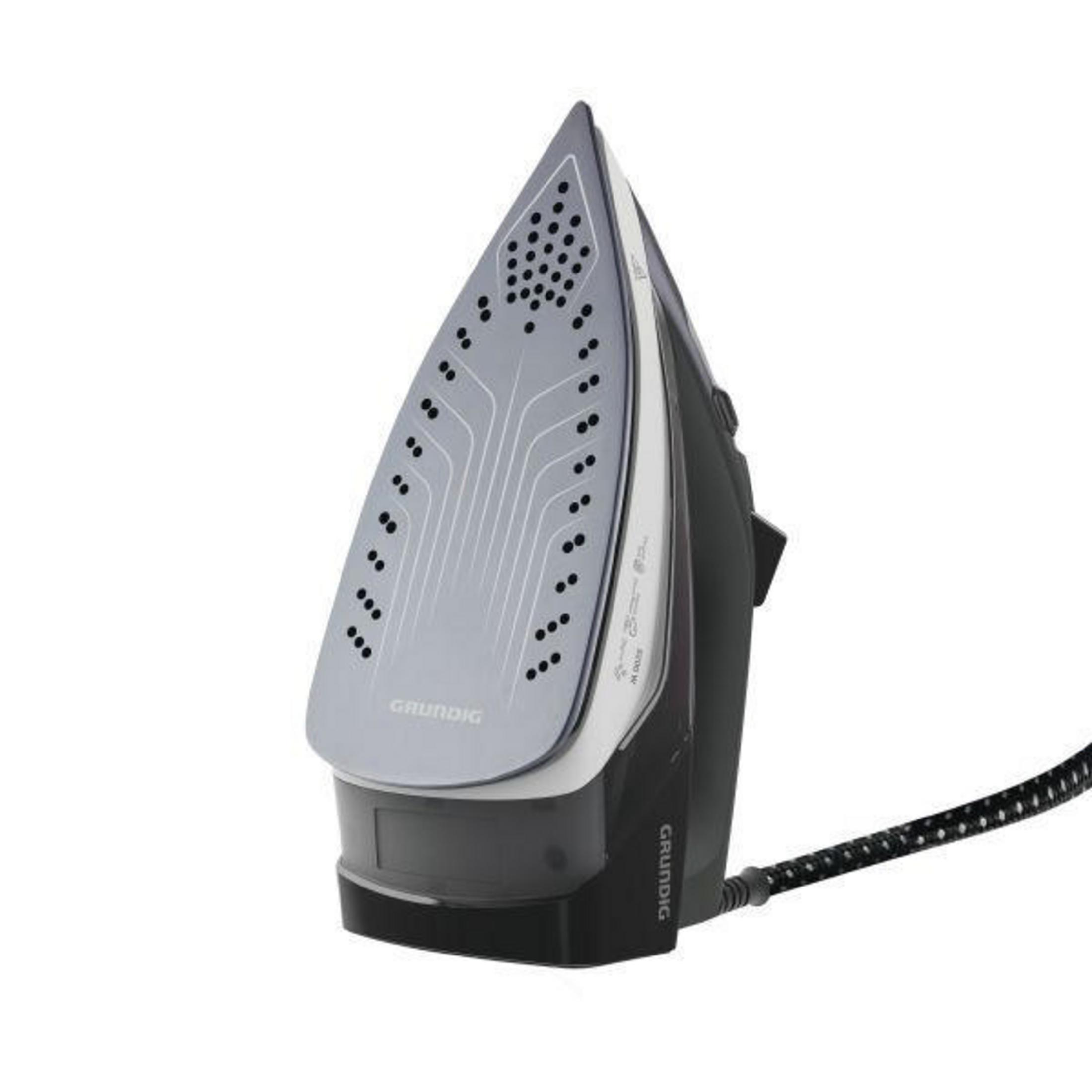 Czarne i szare żelazko Grundig na białym tle.