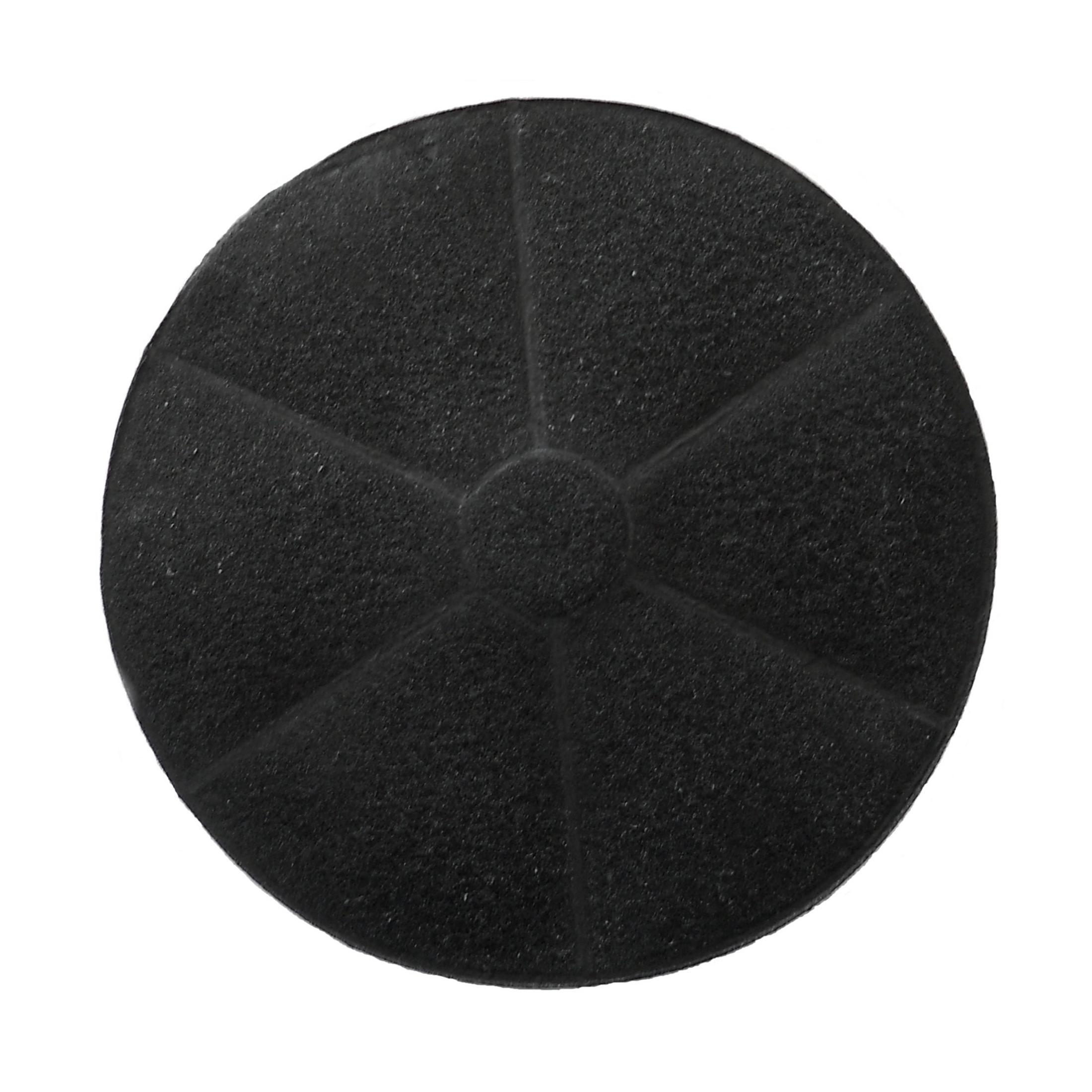Filtro a carbone nero rotondo con design a stella, isolato su sfondo bianco.
