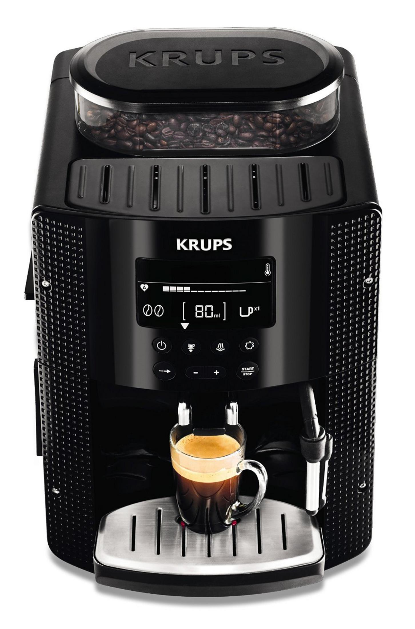 Czarny ekspres do kawy Krups z filiżanką kawy. W pojemniku są ziarna kawy.