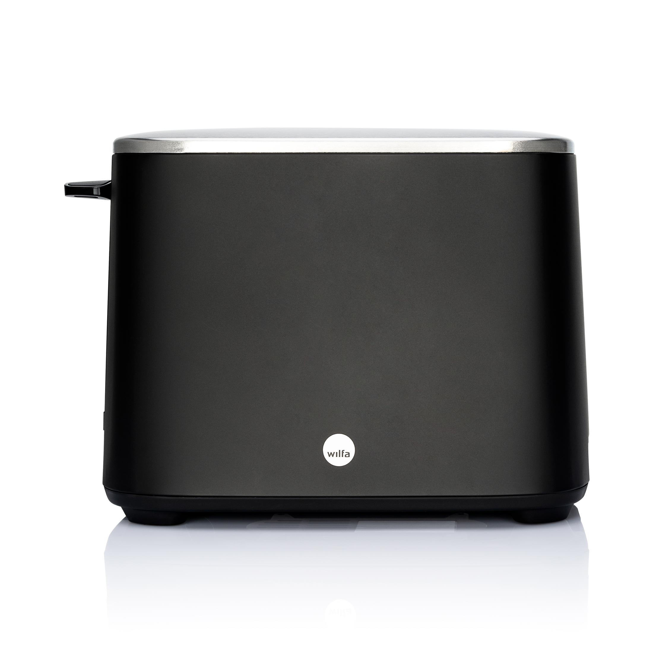 Schwarzer Toaster mit silberner Oberseite, freigestellt auf Weiß. Marke 'Wilfa' vorne.