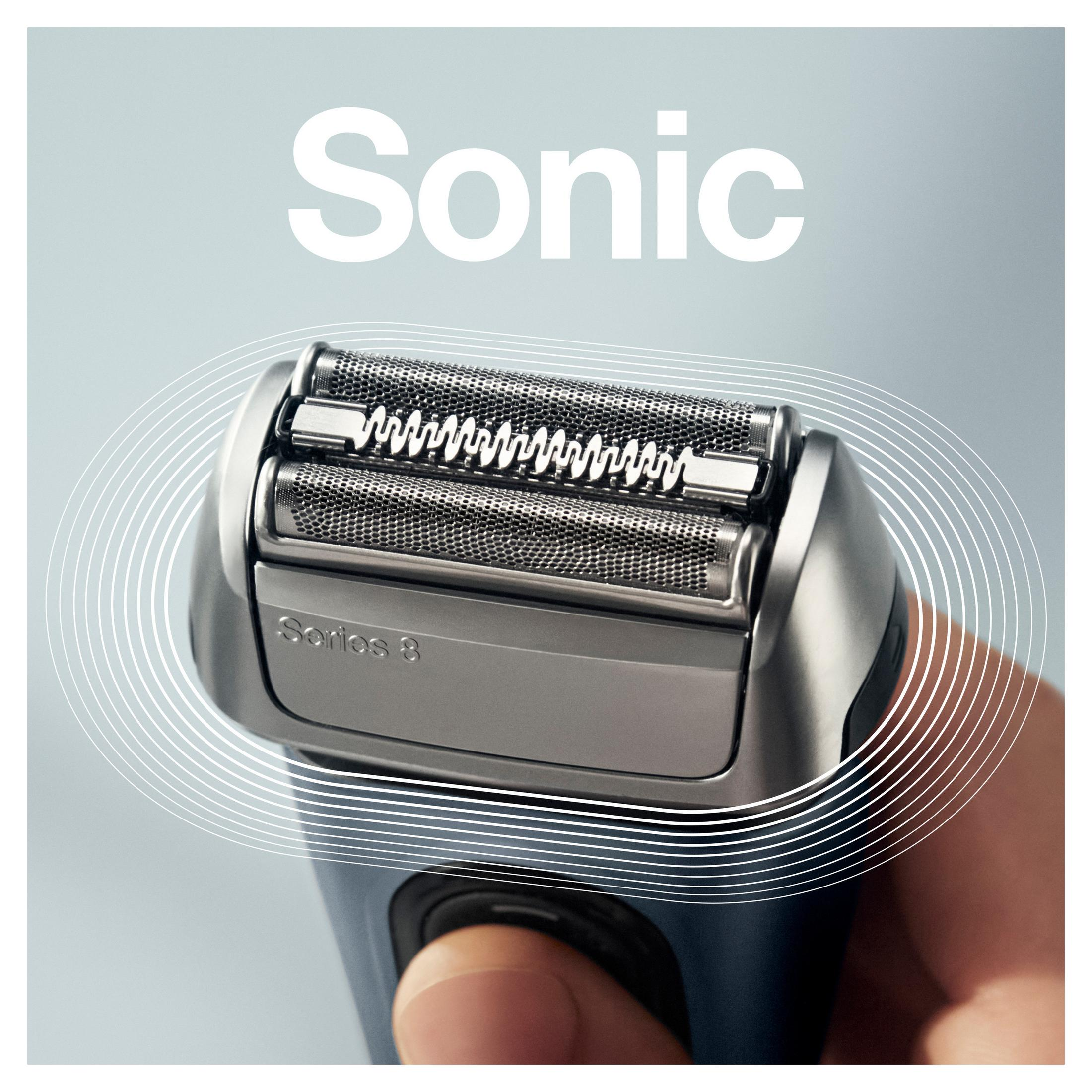 Primo piano di una testina del rasoio con due lame. La parola 'Sonic' è sopra. Sfondo azzurro chiaro.