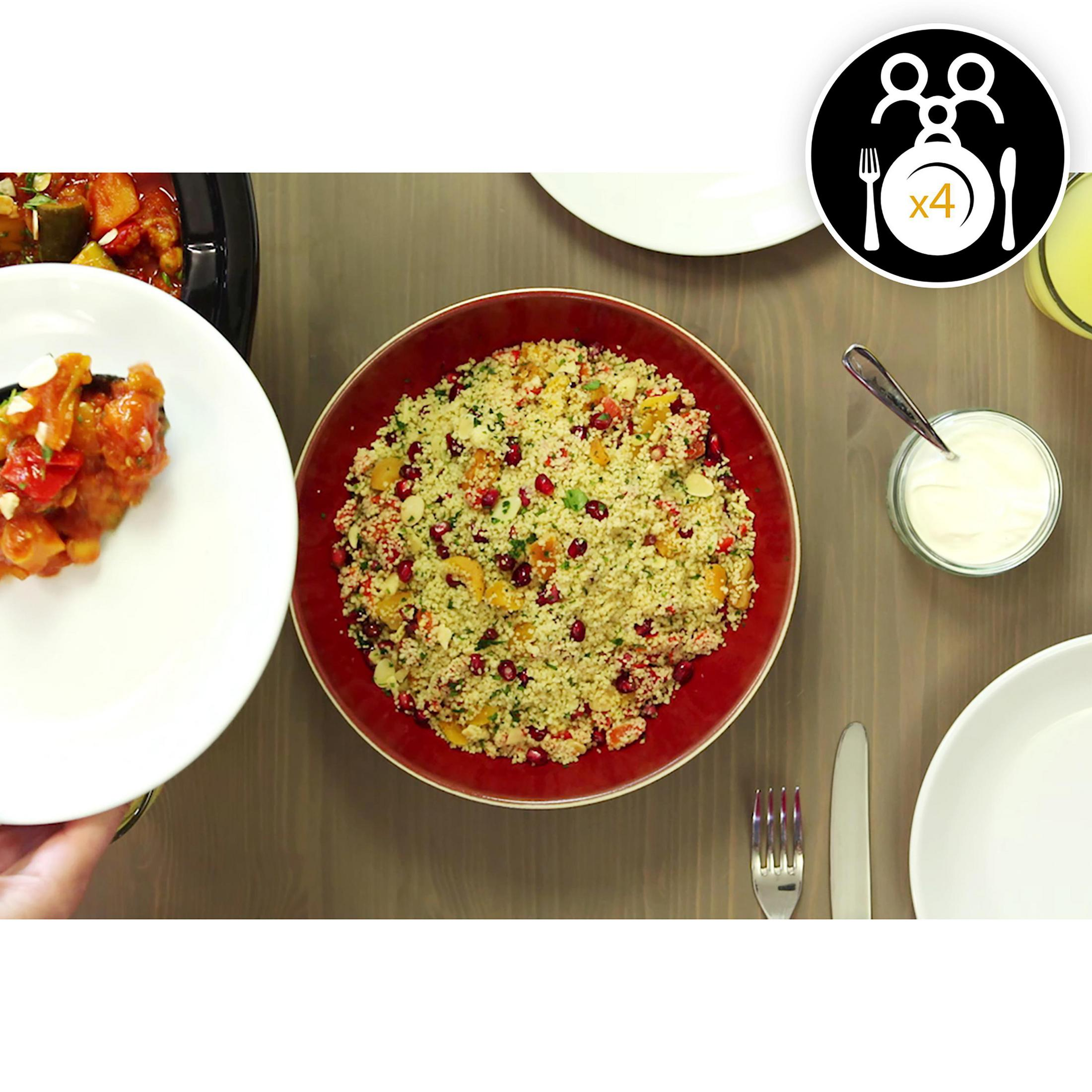 Stół nakryty dla czterech osób z czerwoną miską jedzenia i talerzami. Widoczna ikona serwisu.