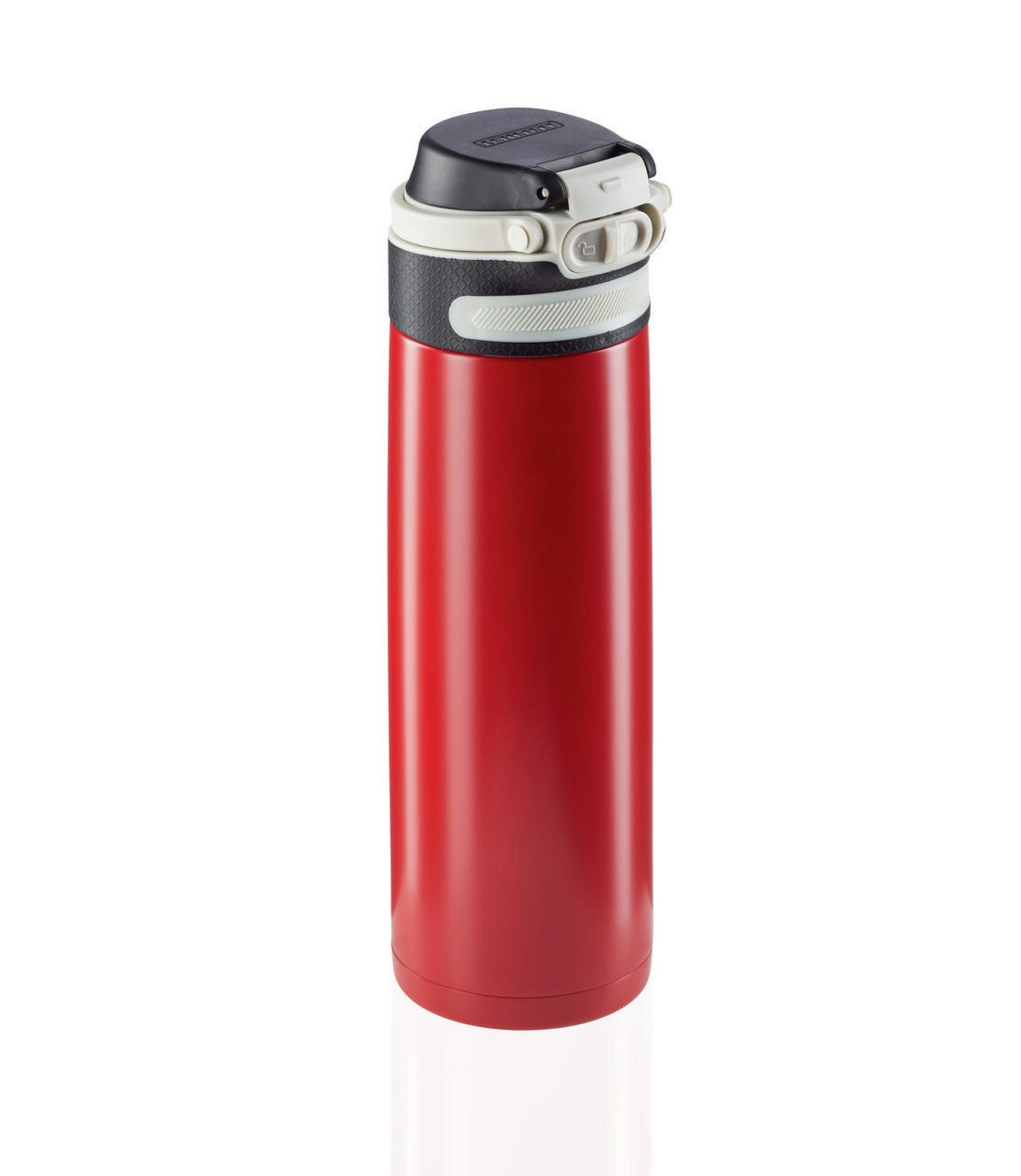Eine rote Edelstahl-Wasserflasche mit schwarzem Deckel. Der Hintergrund ist weiß.