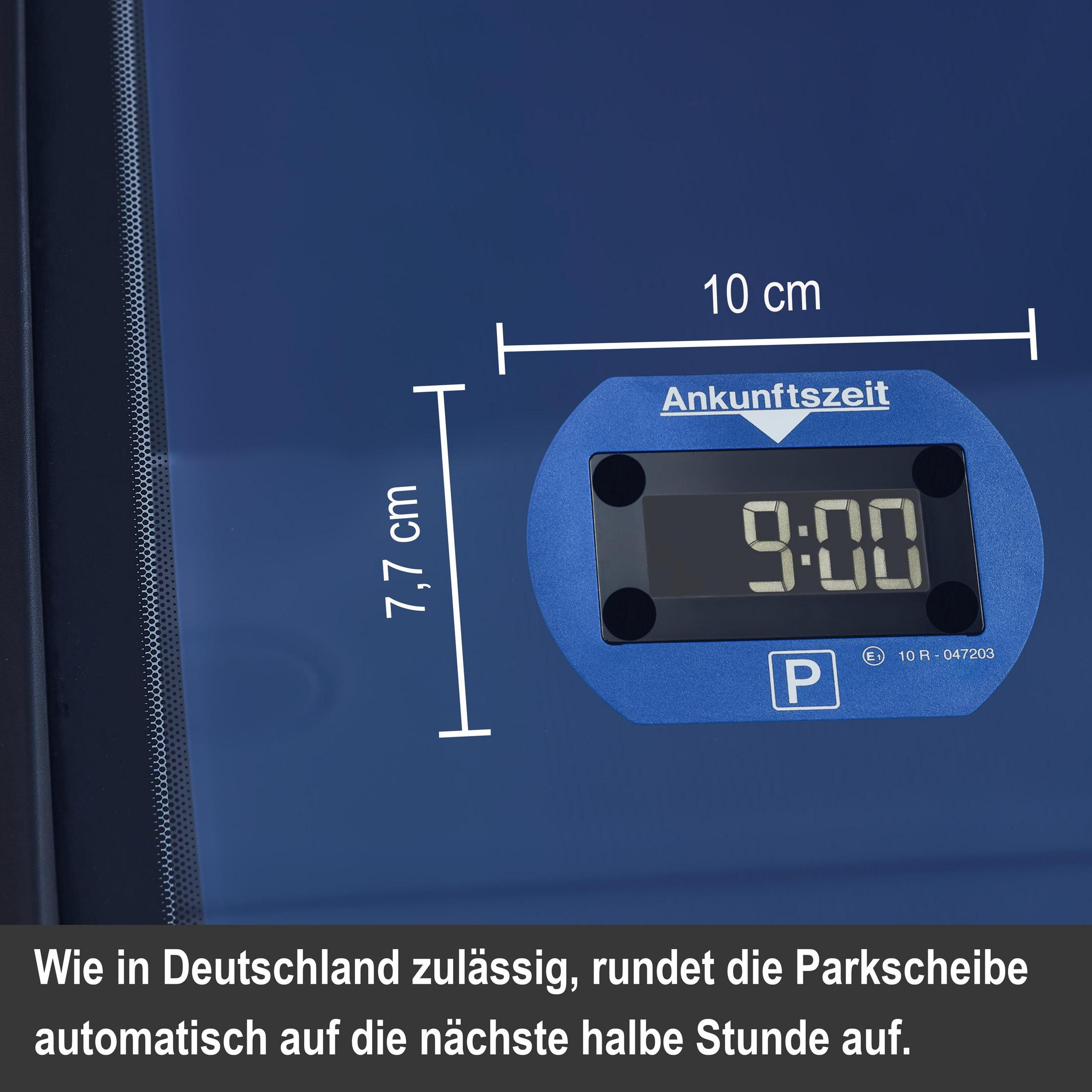 Eine blaue Parkscheibe mit der Uhrzeit 9:00 und beschrifteten Abmessungen.