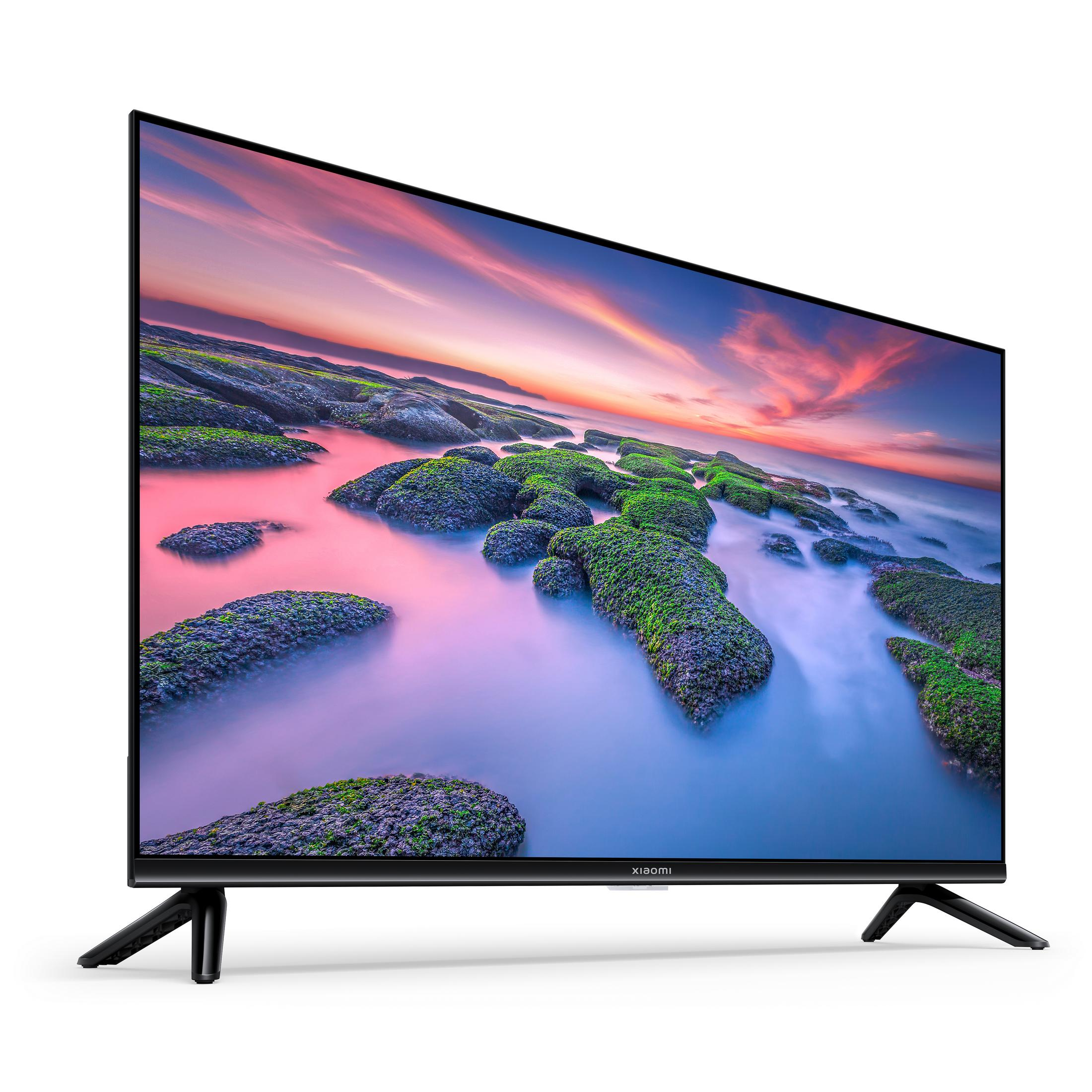 Nowoczesny telewizor Xiaomi, widok pod kątem, wyświetlający malowniczy obraz na białym tle.