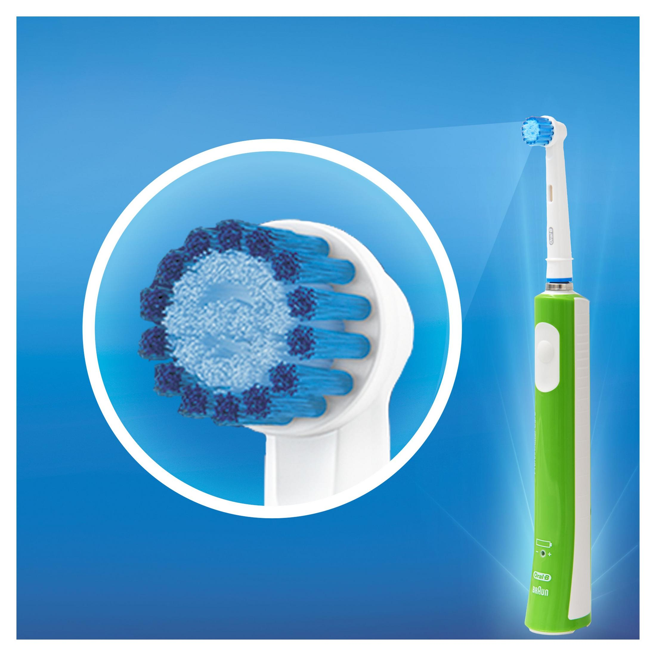 Grüne elektrische Zahnbürste von Oral-B mit blauen Borsten, Detailaufnahme.