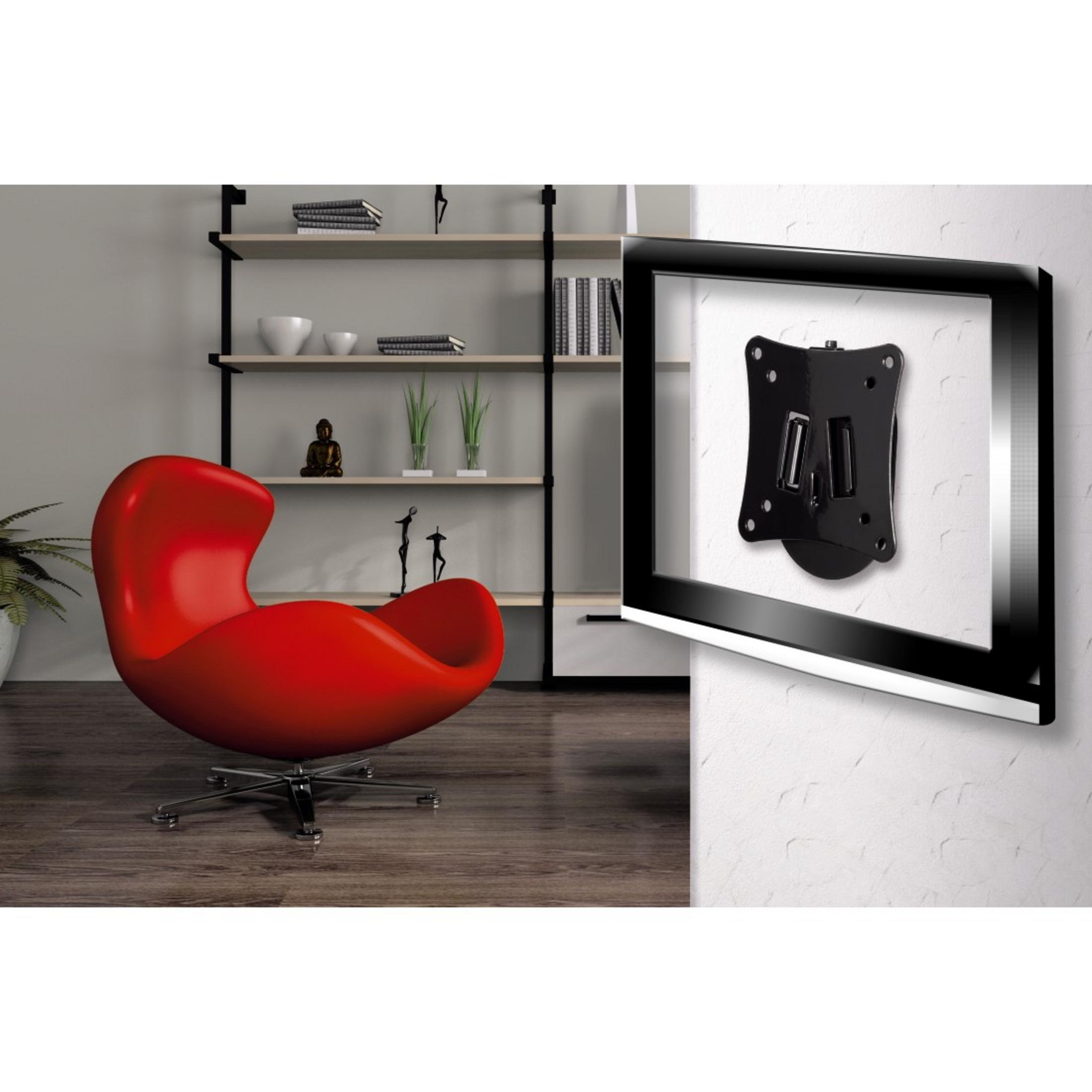 Fauteuil œuf rouge dans pièce moderne, avec support TV noir au mur.