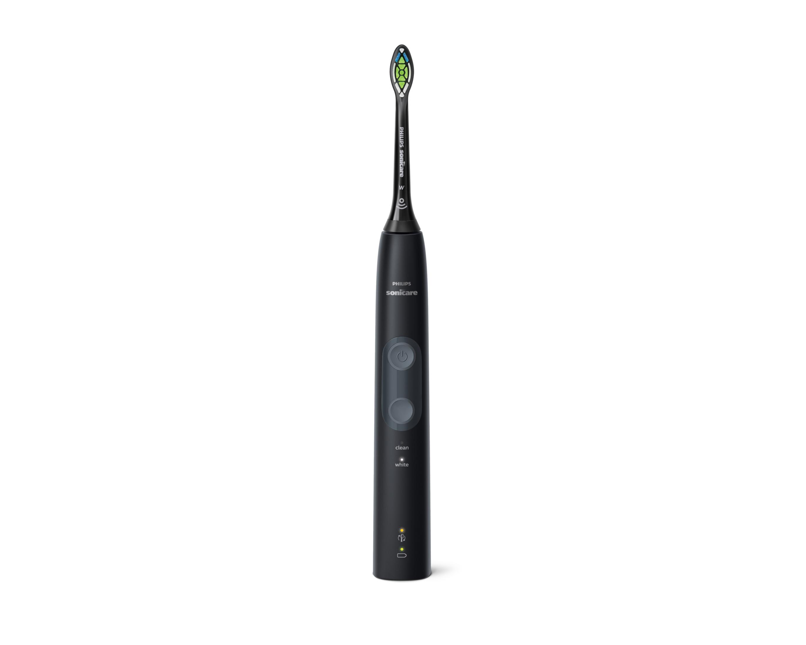Cepillo de dientes eléctrico negro con botones y texto. Está aislado sobre blanco.