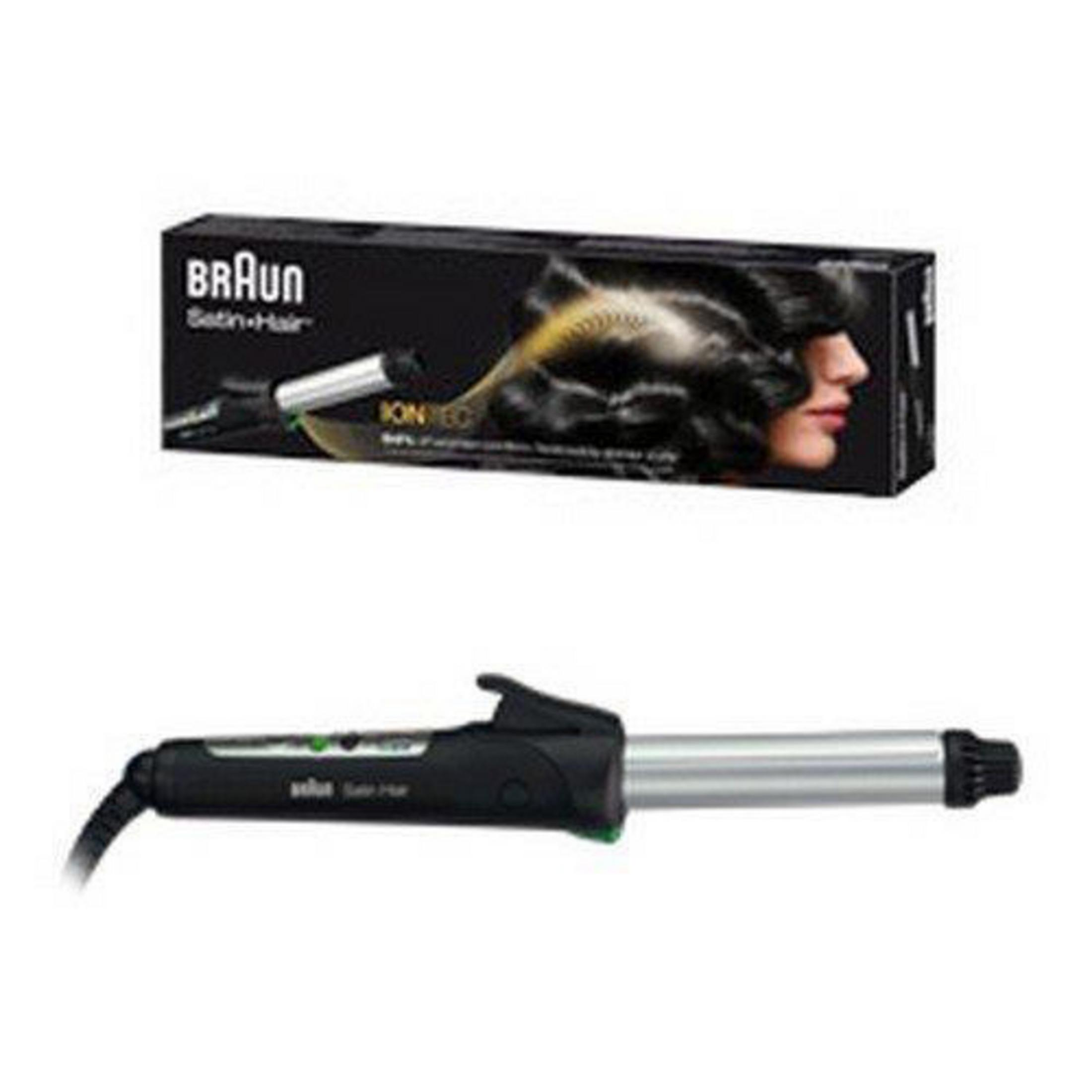 Un ferro arricciacapelli Braun Satin-Hair e la sua scatola sono su una superficie bianca.