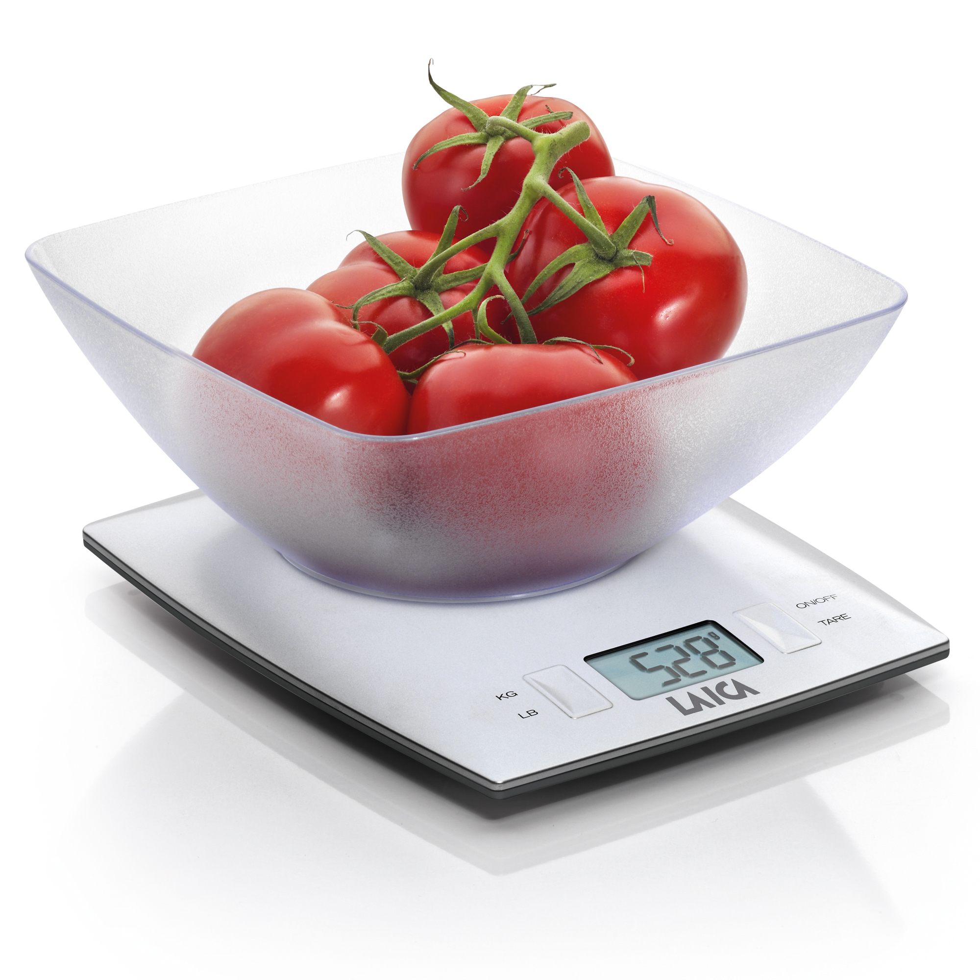 Przezroczysta miska z czerwonymi pomidorami na białej wadze cyfrowej, 528 gramów.
