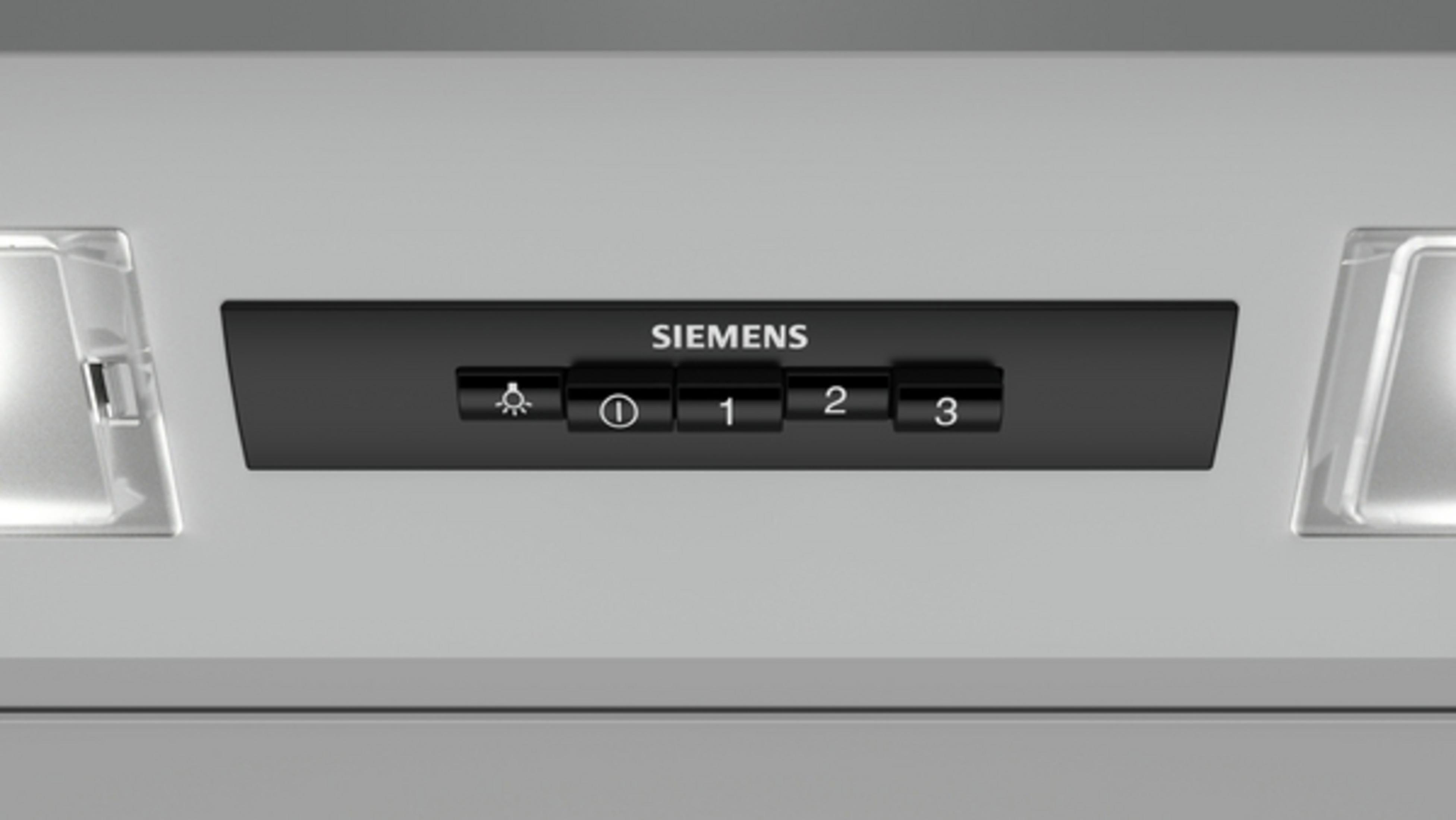 Nahaufnahme eines schwarzen Bedienfelds mit Siemens-Logo und nummerierten Tasten.