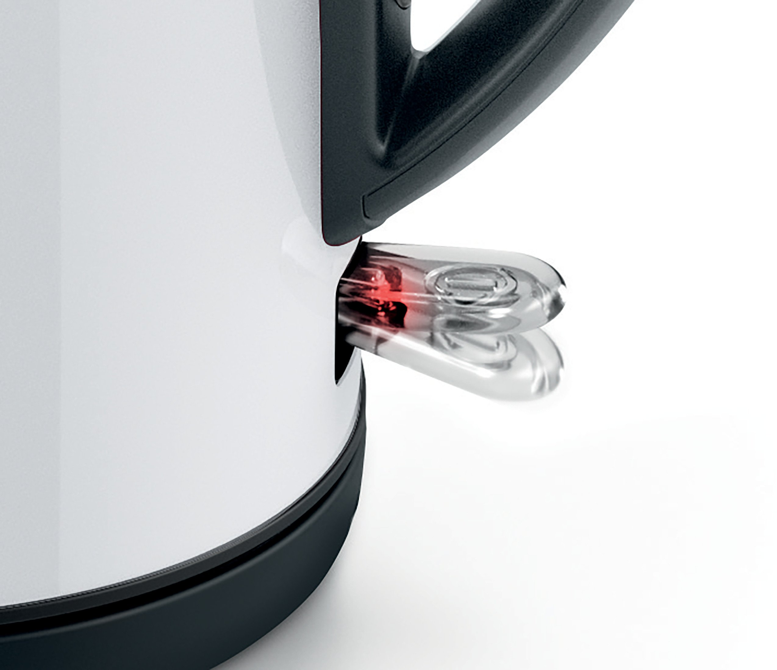 Włącznik czajnika podświetlony na czerwono, zbliżenie na włącznik.