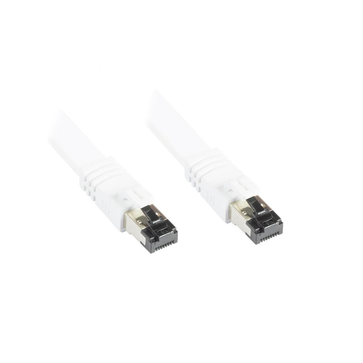 Zwei weiße Netzwerkkabel mit RJ45-Anschlüssen. Weißer Hintergrund.